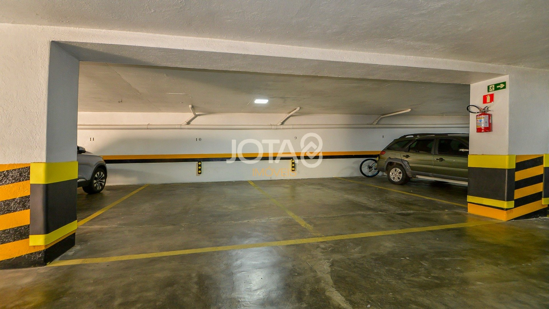 APARTAMENTO COM 4 QUARTOS E 2 VAGAS DE GARAGEM NO BATEL