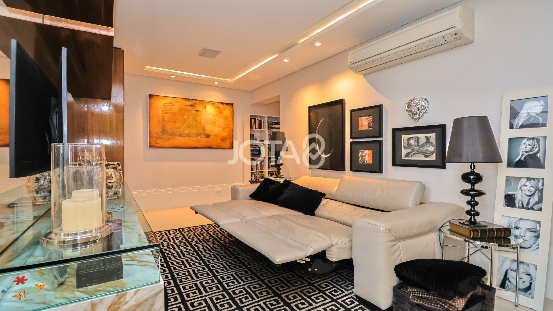 APARTAMENTO MOBILIADO EM CONDOMÍNIO CLUBE NA BATEL