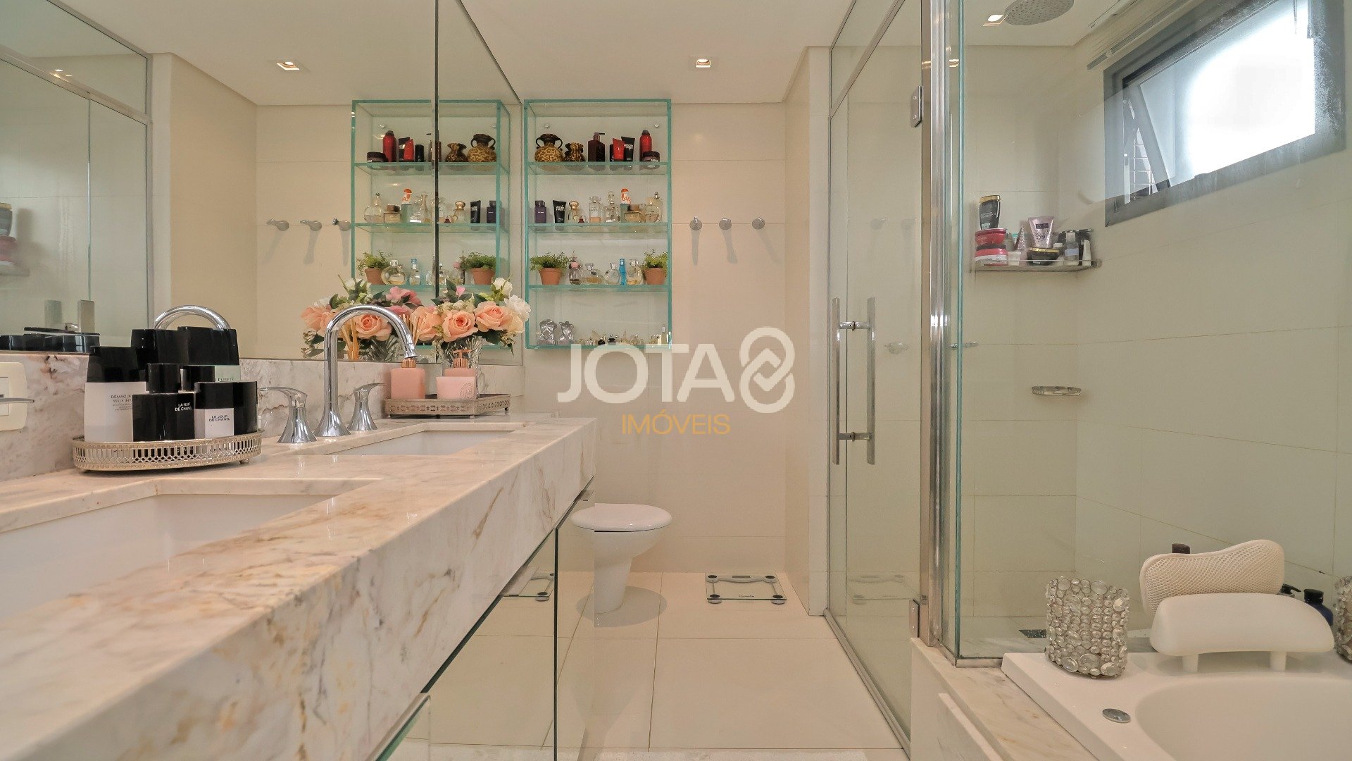 APARTAMENTO MOBILIADO EM CONDOMÍNIO CLUBE NA BATEL
