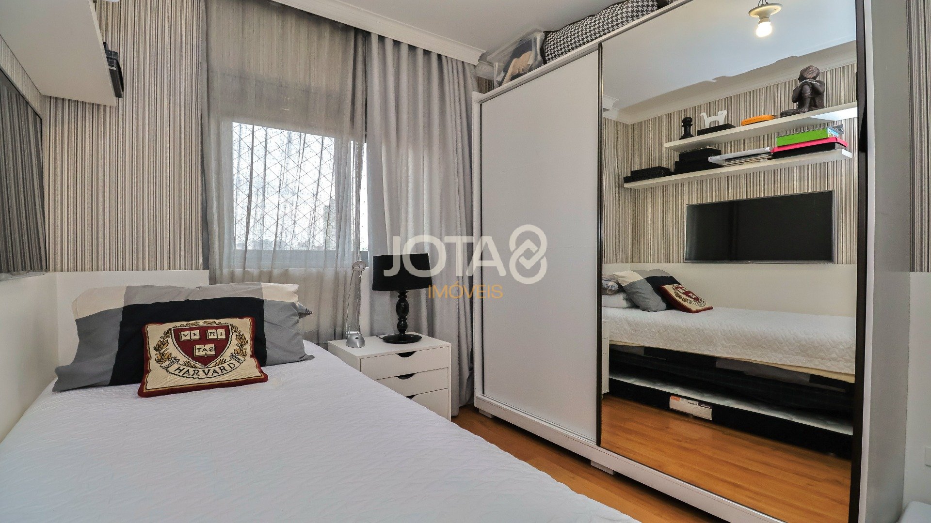 APARTAMENTO MOBILIADO EM CONDOMÍNIO CLUBE NA BATEL