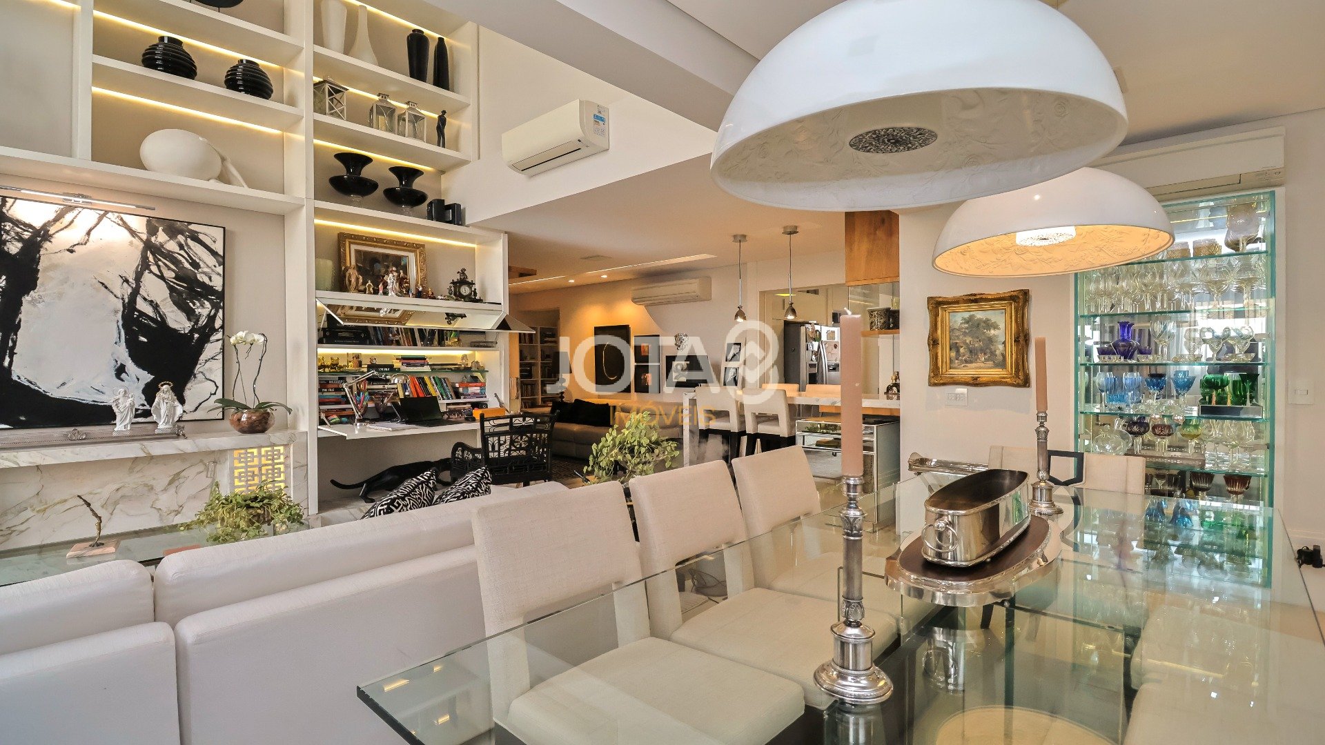 APARTAMENTO MOBILIADO EM CONDOMÍNIO CLUBE NA BATEL