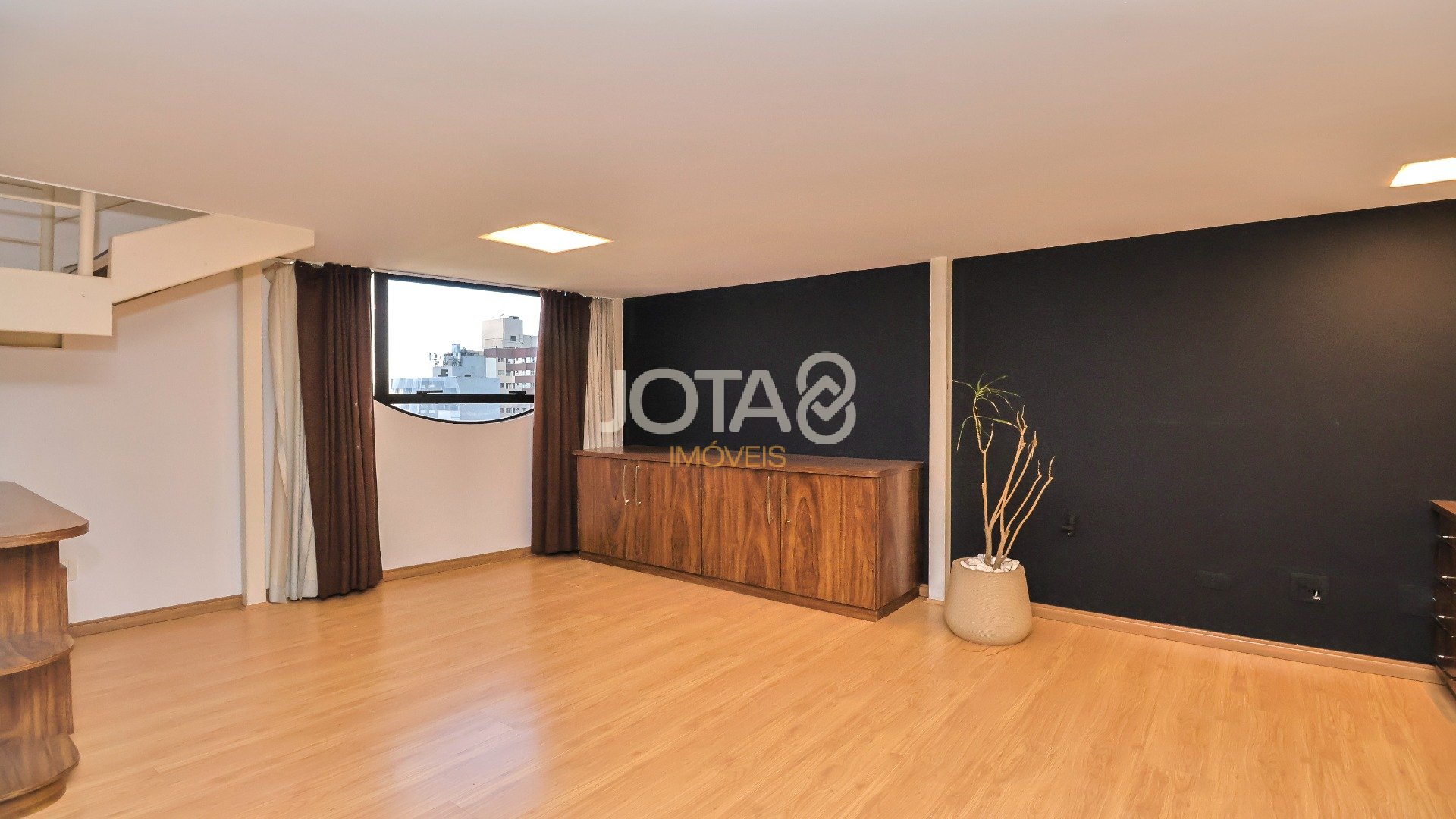 ENCANTE-SE COM ESTE LOFT DUPLEX NO CORAÇÃO DO BIGORRILHO!