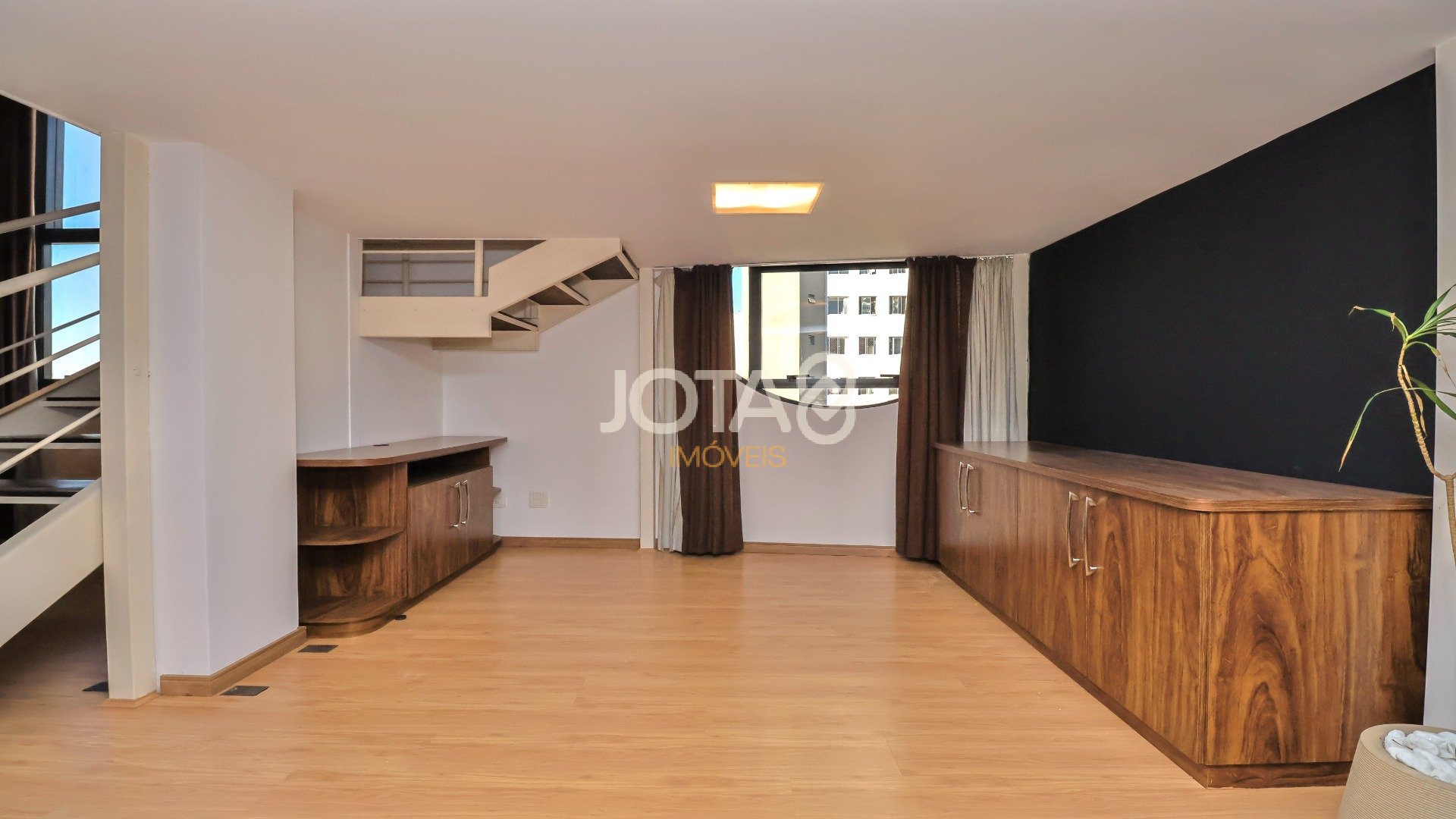 ENCANTE-SE COM ESTE LOFT DUPLEX NO CORAÇÃO DO BIGORRILHO!