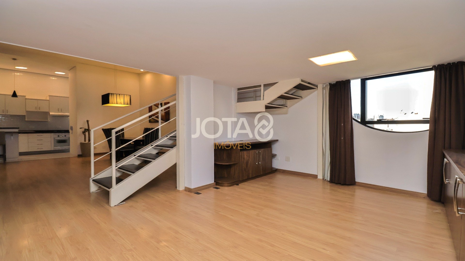 ENCANTE-SE COM ESTE LOFT DUPLEX NO CORAÇÃO DO BIGORRILHO!