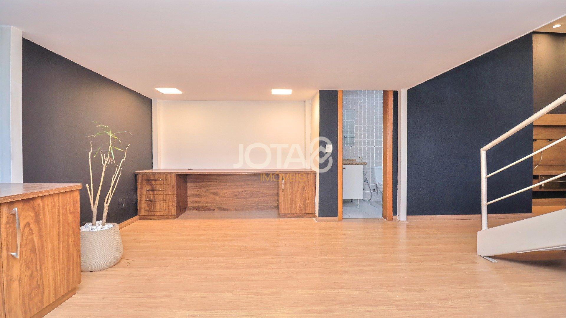ENCANTE-SE COM ESTE LOFT DUPLEX NO CORAÇÃO DO BIGORRILHO!