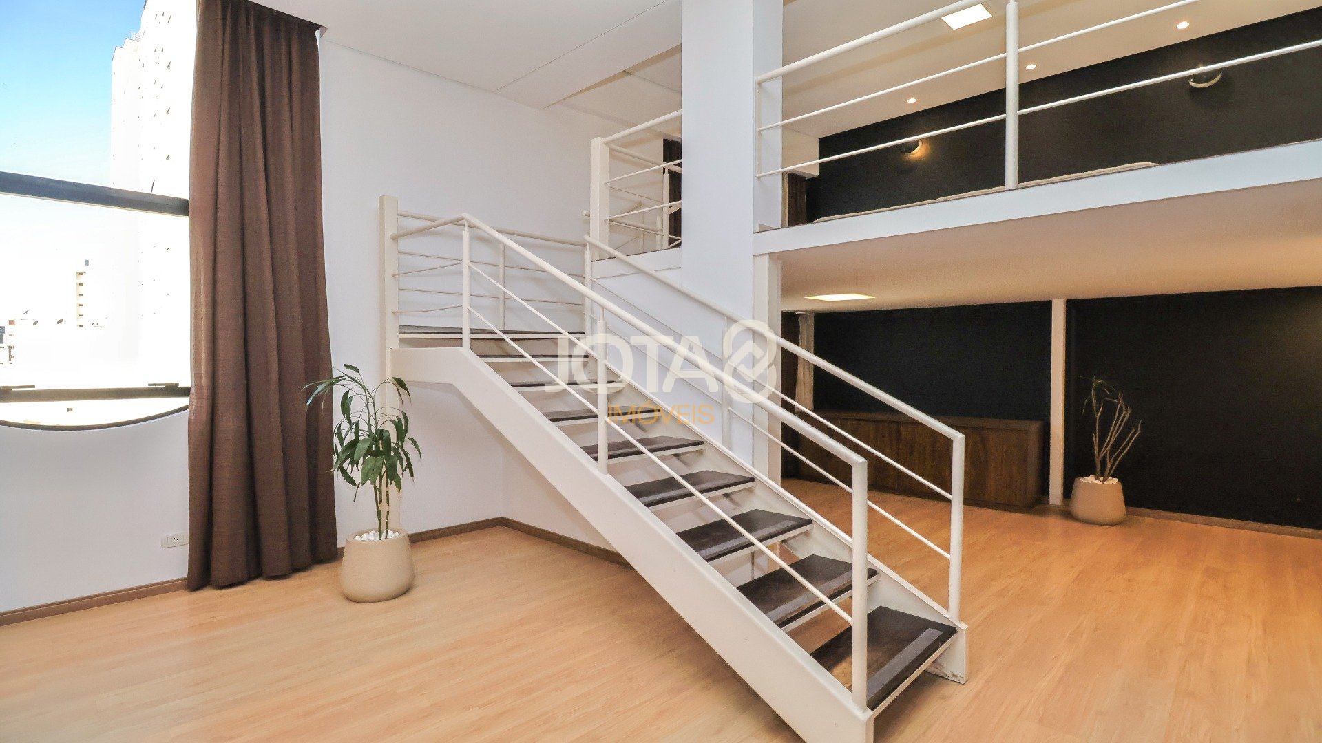 ENCANTE-SE COM ESTE LOFT DUPLEX NO CORAÇÃO DO BIGORRILHO!