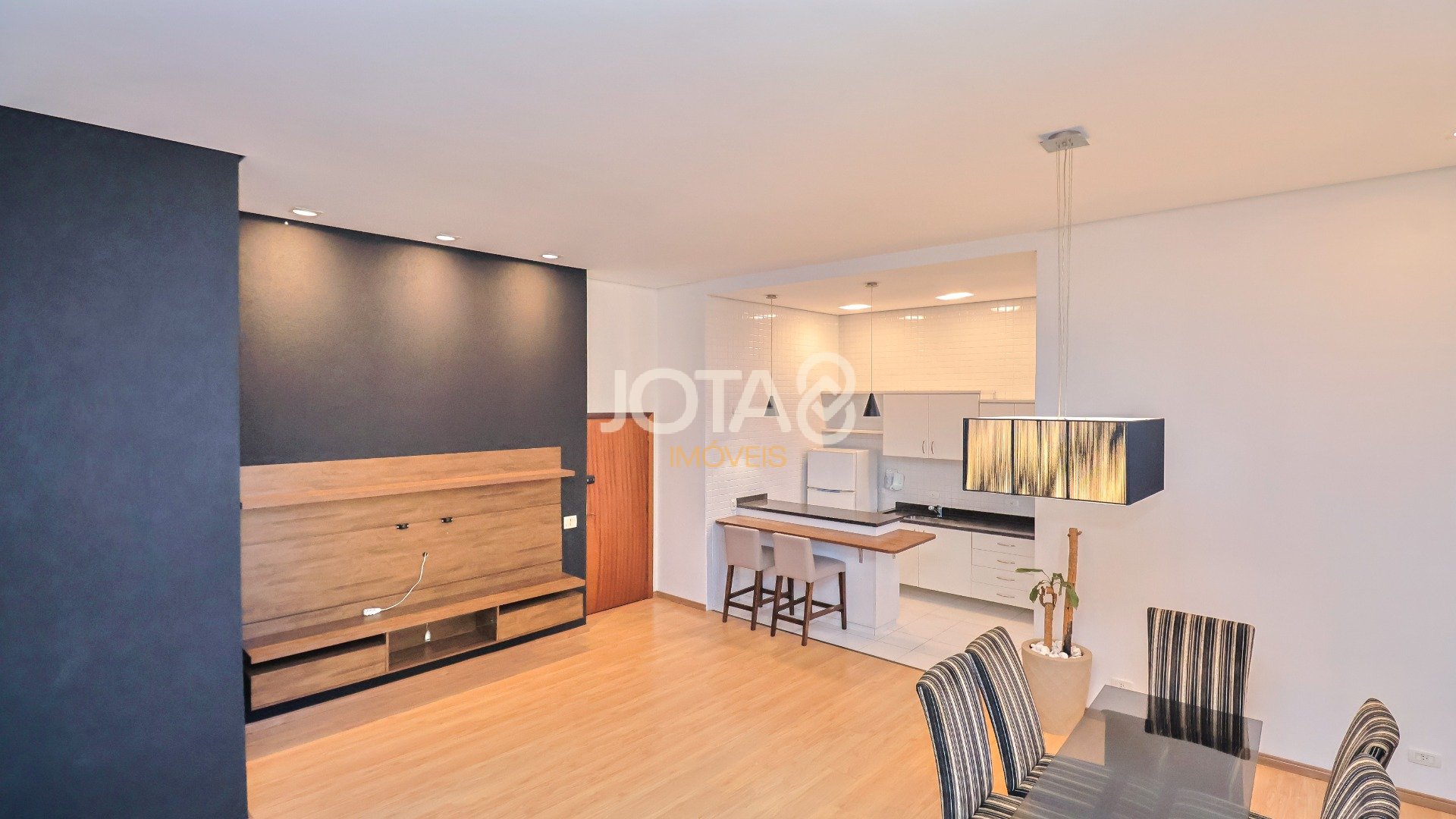 ENCANTE-SE COM ESTE LOFT DUPLEX NO CORAÇÃO DO BIGORRILHO!