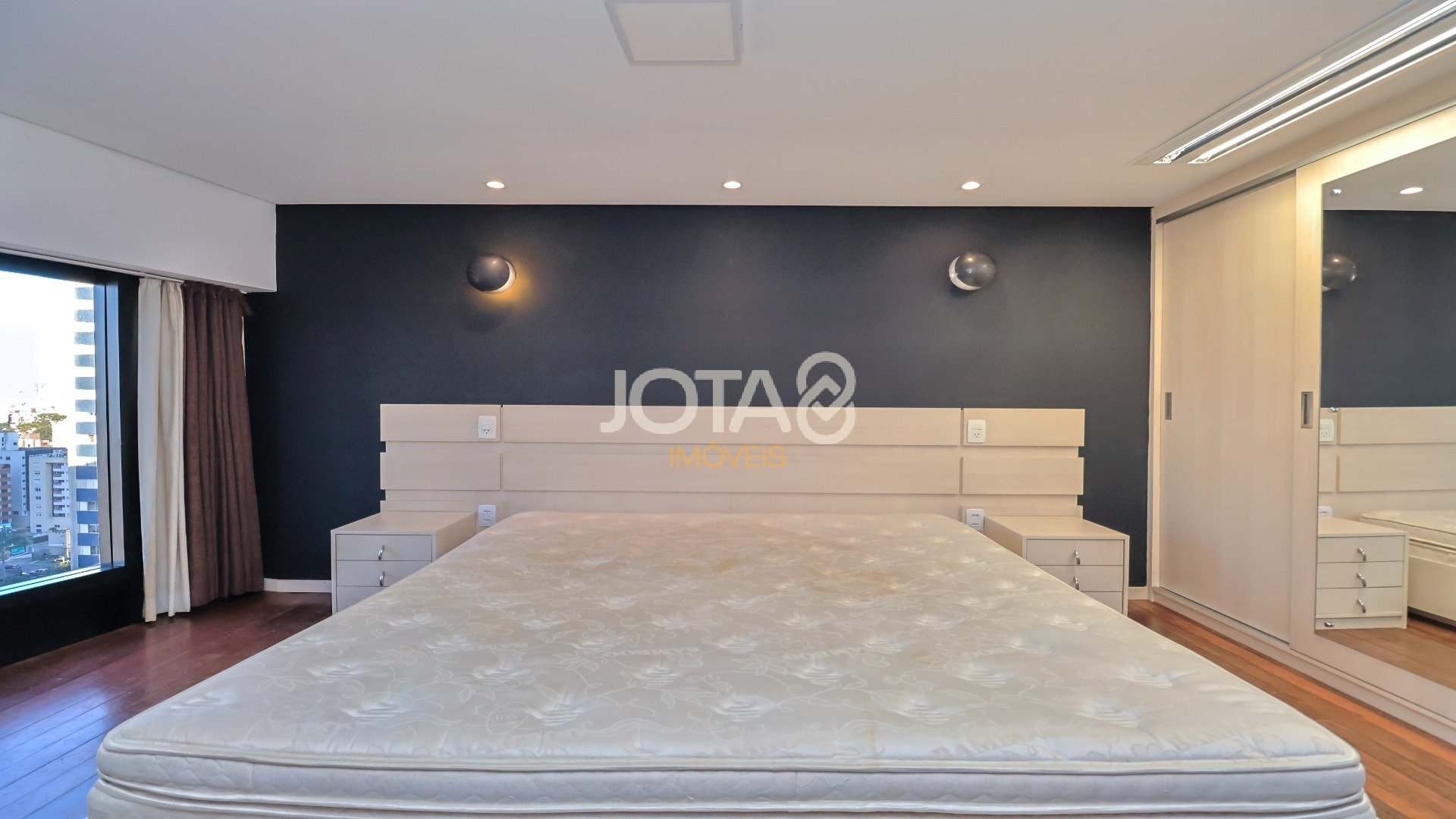 ENCANTE-SE COM ESTE LOFT DUPLEX NO CORAÇÃO DO BIGORRILHO!