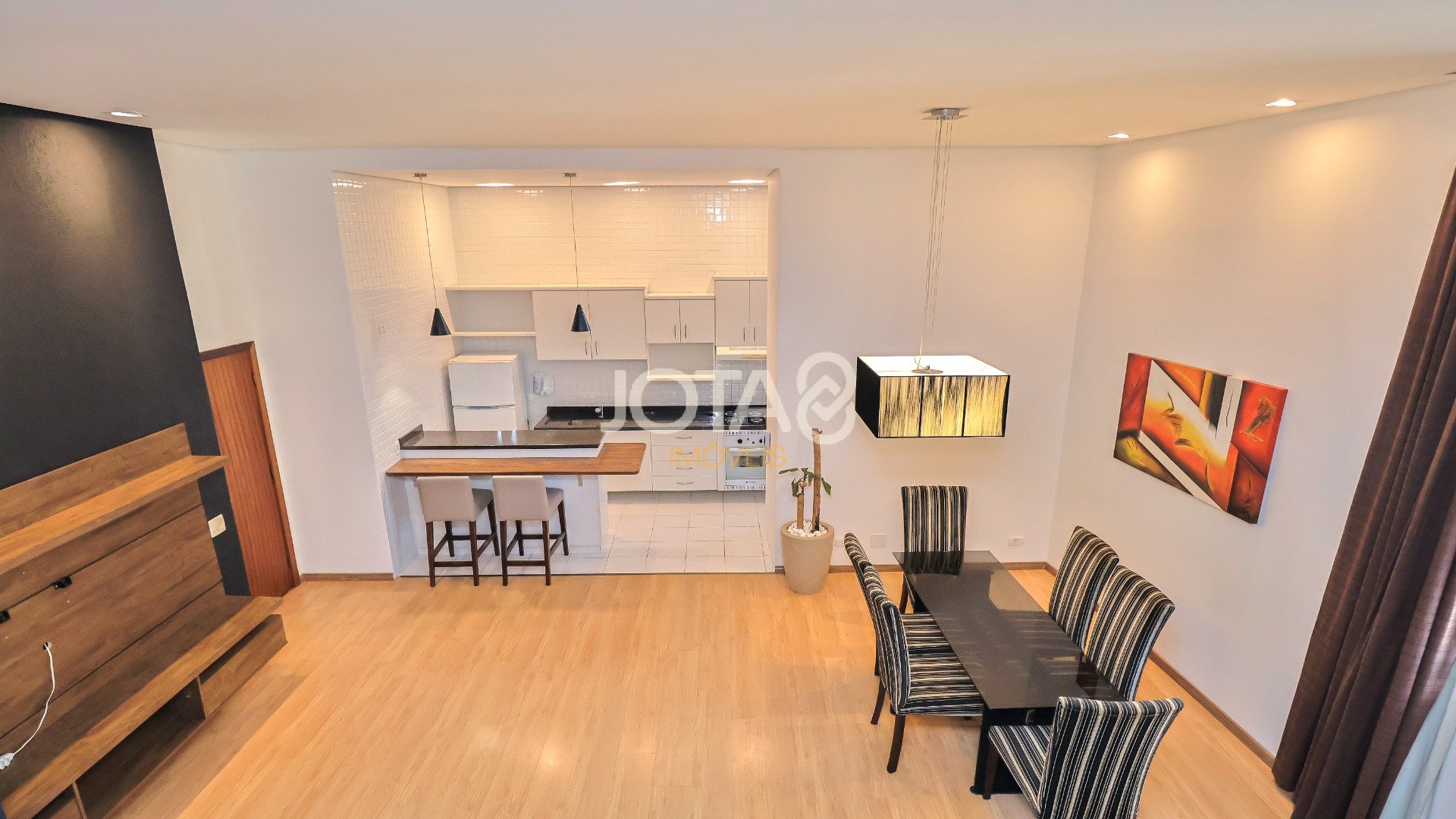 ENCANTE-SE COM ESTE LOFT DUPLEX NO CORAÇÃO DO BIGORRILHO!