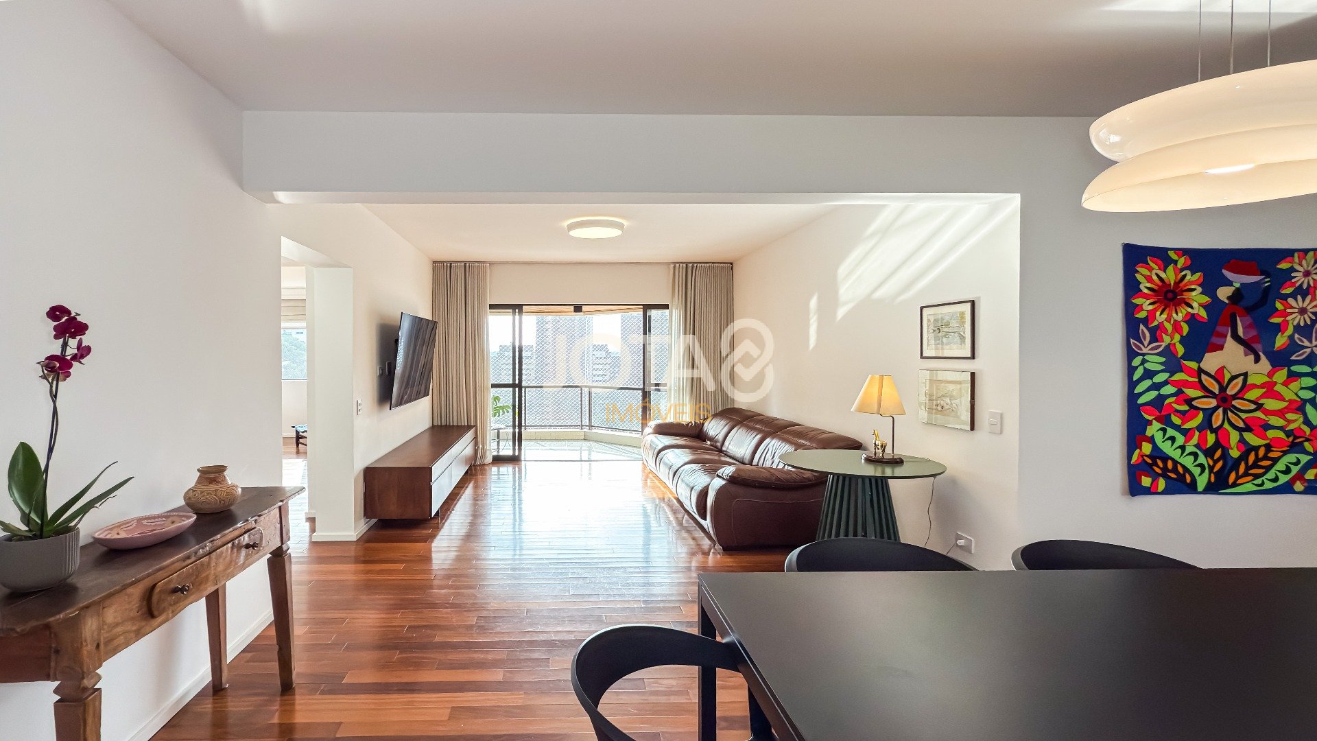 APARTAMENTO REFORMADO COM 3 SUÍTES, ESCRITÓRIO E 4 VAGAS NO ECOVILLE