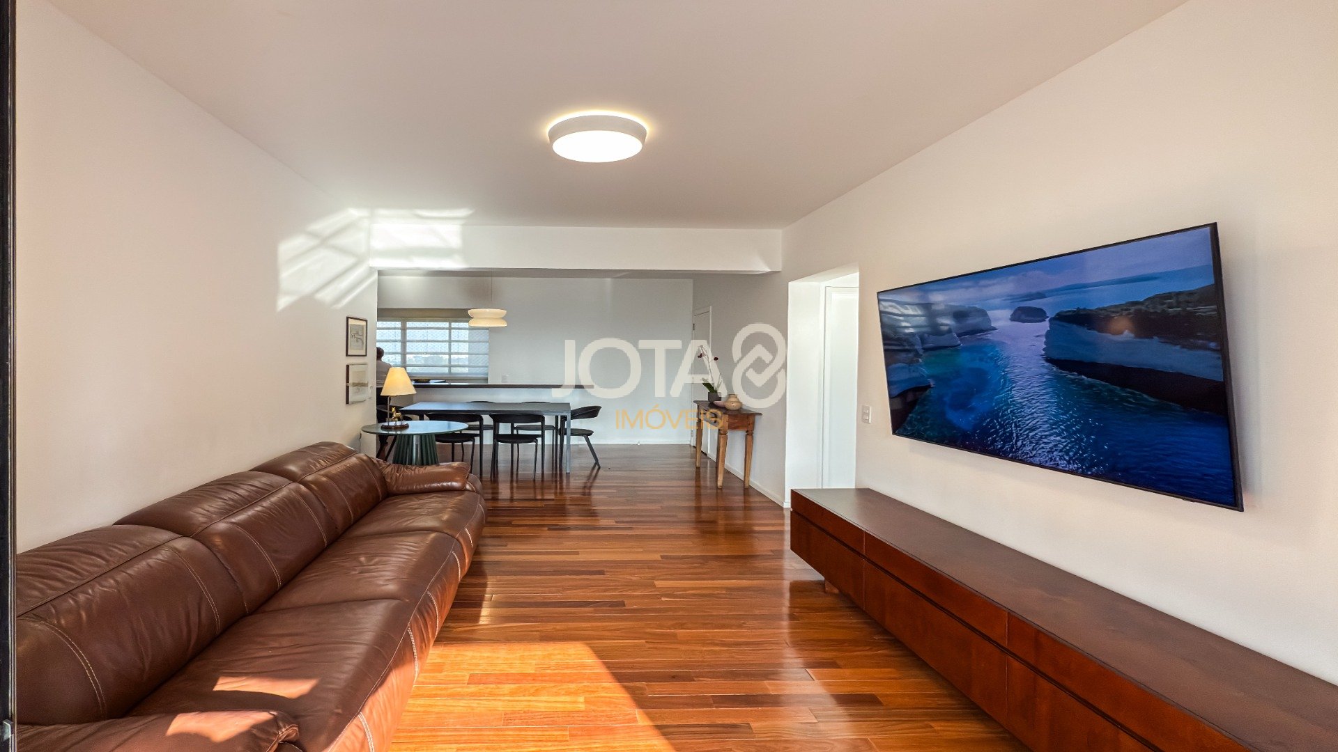APARTAMENTO REFORMADO COM 3 SUÍTES, ESCRITÓRIO E 4 VAGAS NO ECOVILLE
