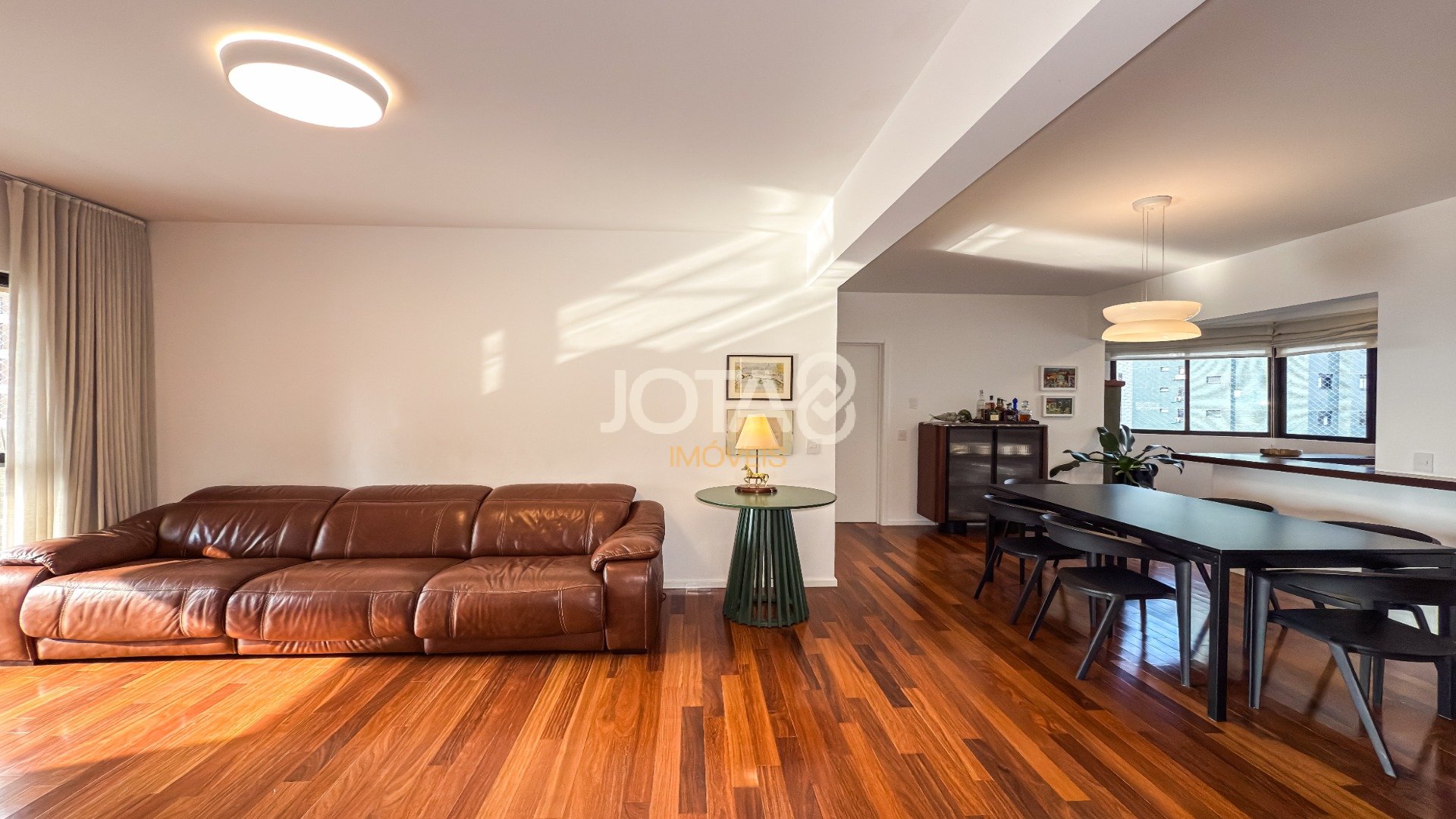 APARTAMENTO REFORMADO COM 3 SUÍTES, ESCRITÓRIO E 4 VAGAS NO ECOVILLE