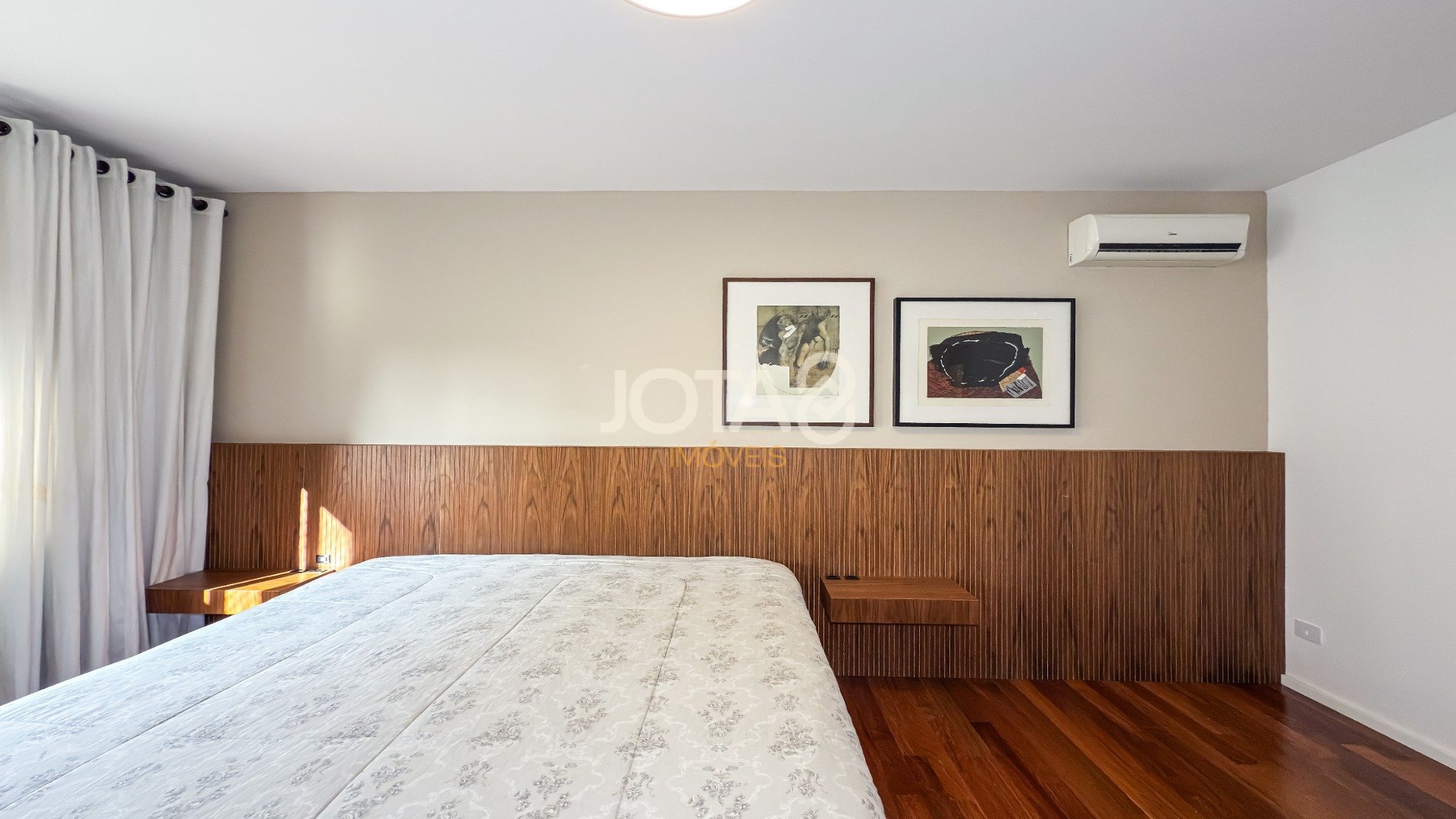 APARTAMENTO REFORMADO COM 3 SUÍTES, ESCRITÓRIO E 4 VAGAS NO ECOVILLE