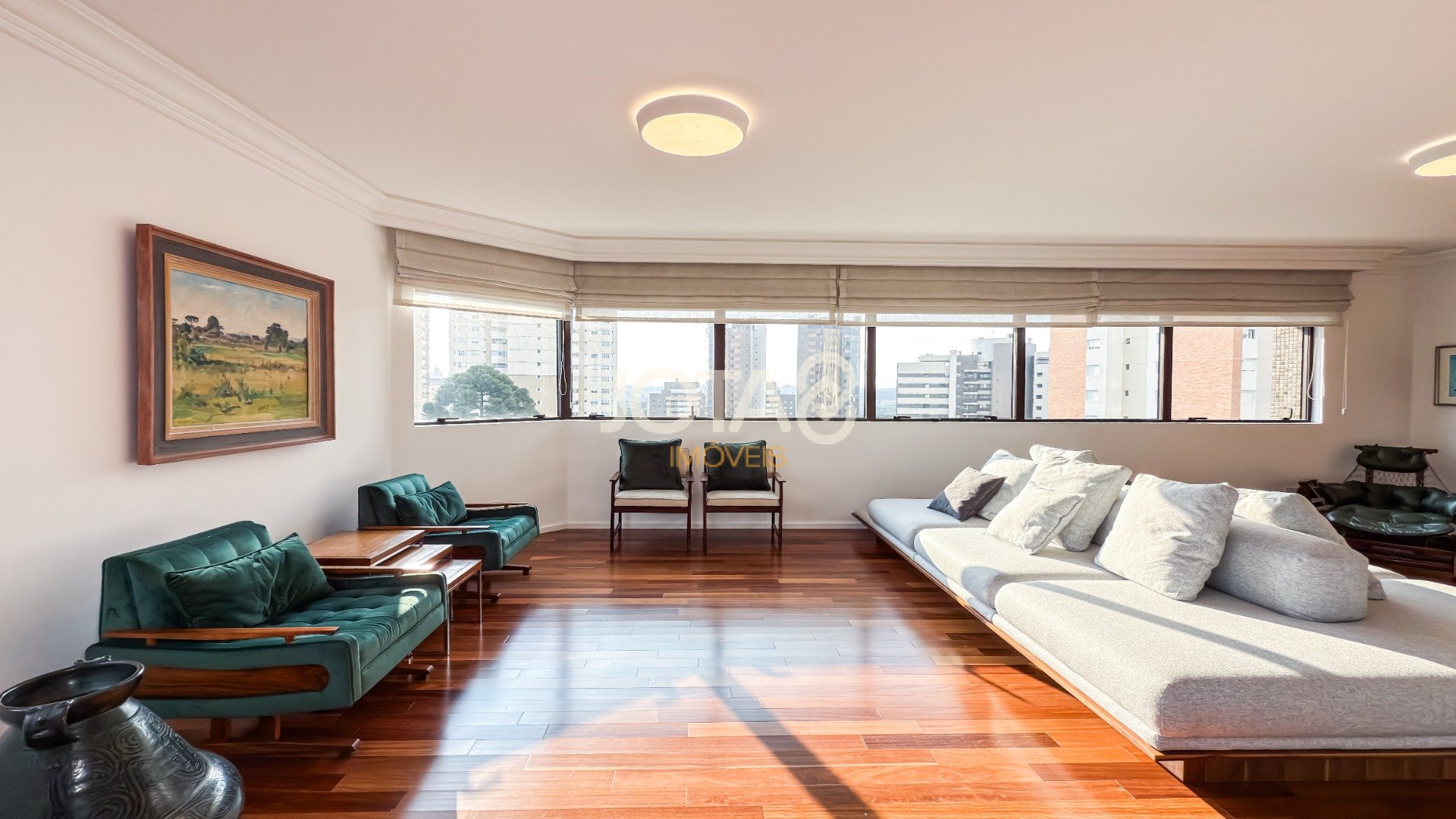APARTAMENTO REFORMADO COM 3 SUÍTES, ESCRITÓRIO E 4 VAGAS NO ECOVILLE