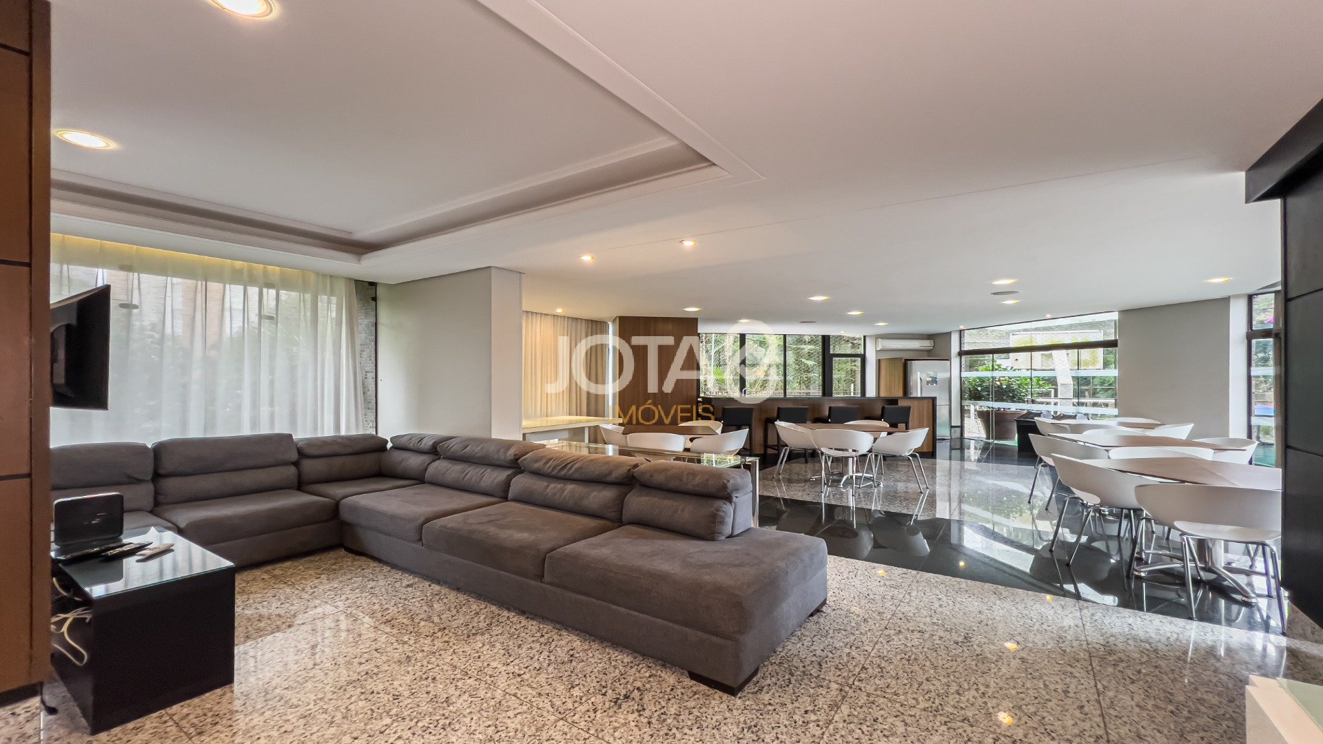 APARTAMENTO REFORMADO COM 3 SUÍTES, ESCRITÓRIO E 4 VAGAS NO ECOVILLE