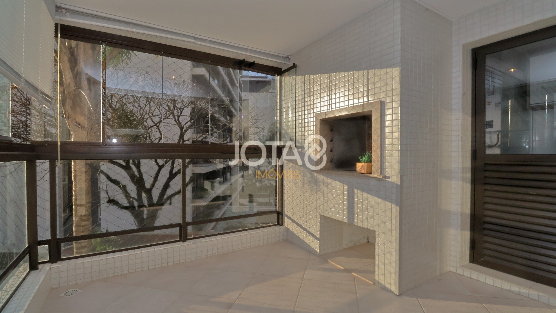 APARTAMENTO MOBILIADO FACE NORTE NO ECOVILLE - J8