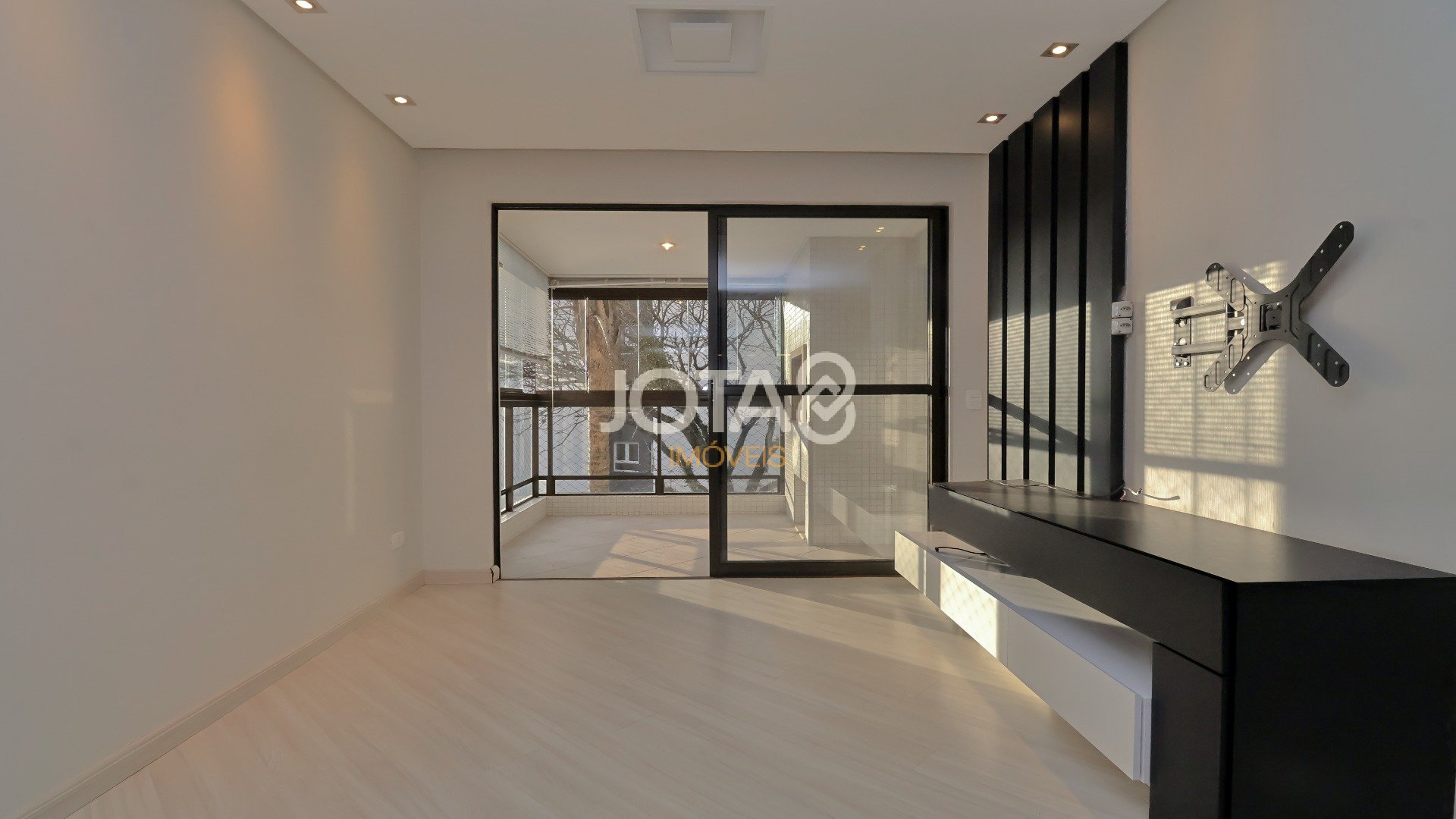 APARTAMENTO MOBILIADO FACE NORTE NO ECOVILLE - J8