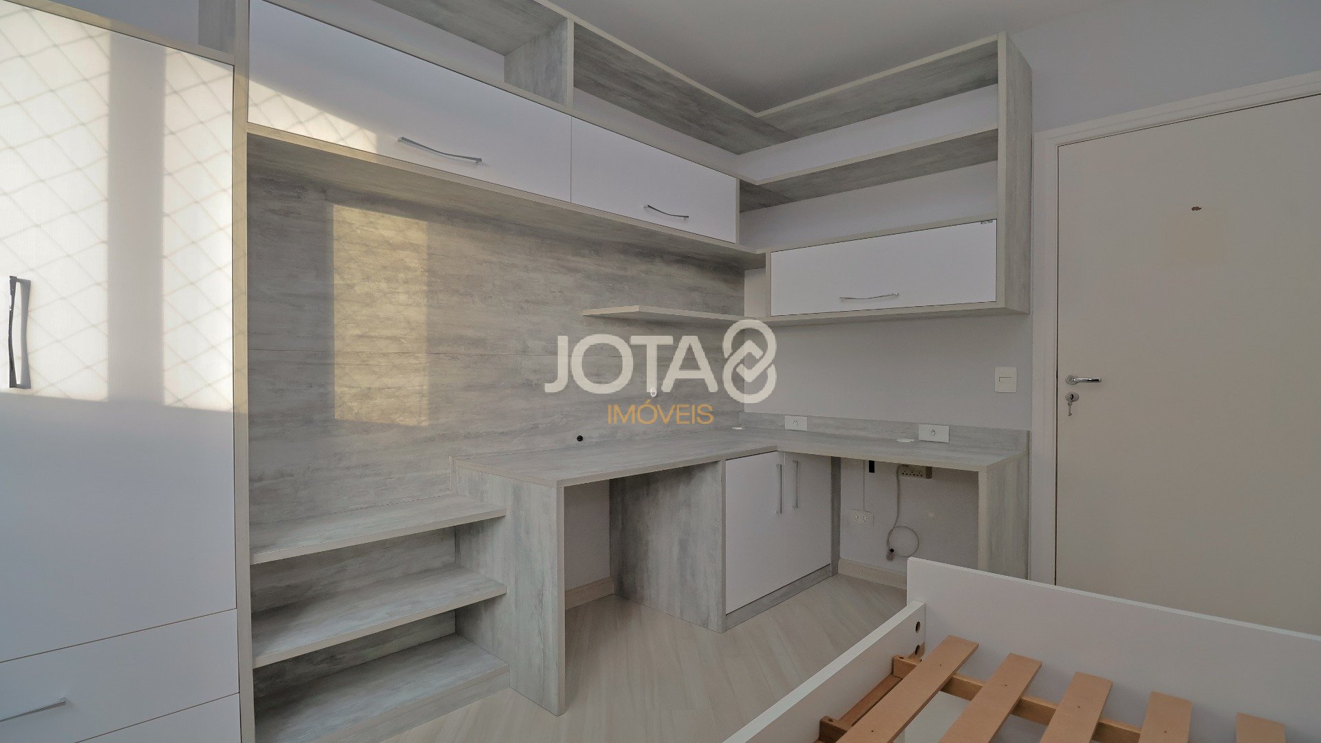 APARTAMENTO MOBILIADO FACE NORTE NO ECOVILLE - J8