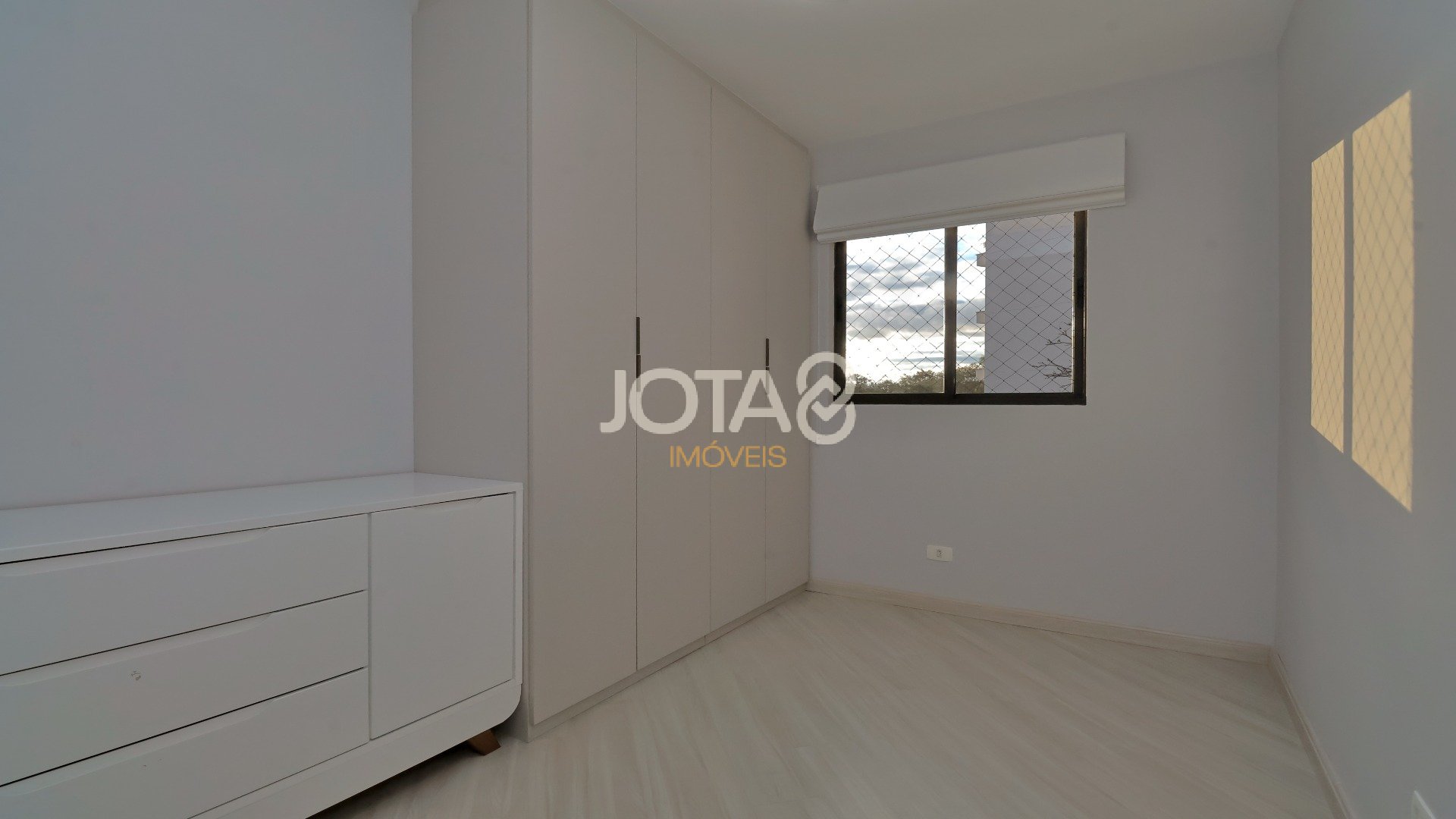 APARTAMENTO MOBILIADO FACE NORTE NO ECOVILLE - J8