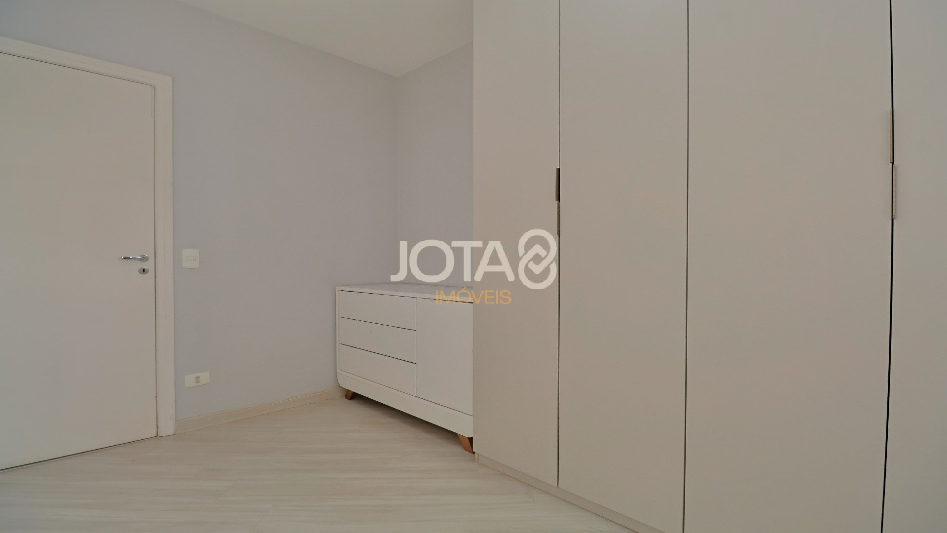 APARTAMENTO MOBILIADO FACE NORTE NO ECOVILLE - J8