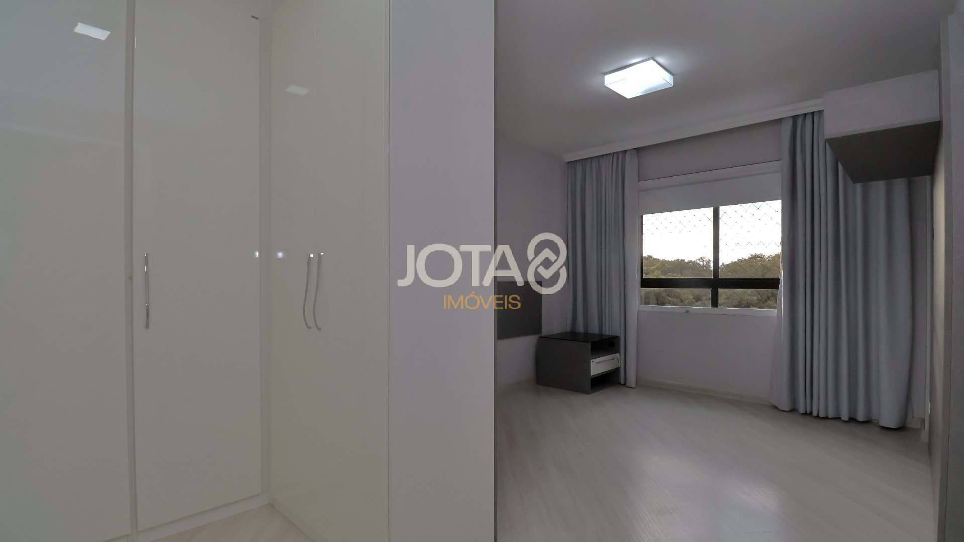 APARTAMENTO MOBILIADO FACE NORTE NO ECOVILLE - J8