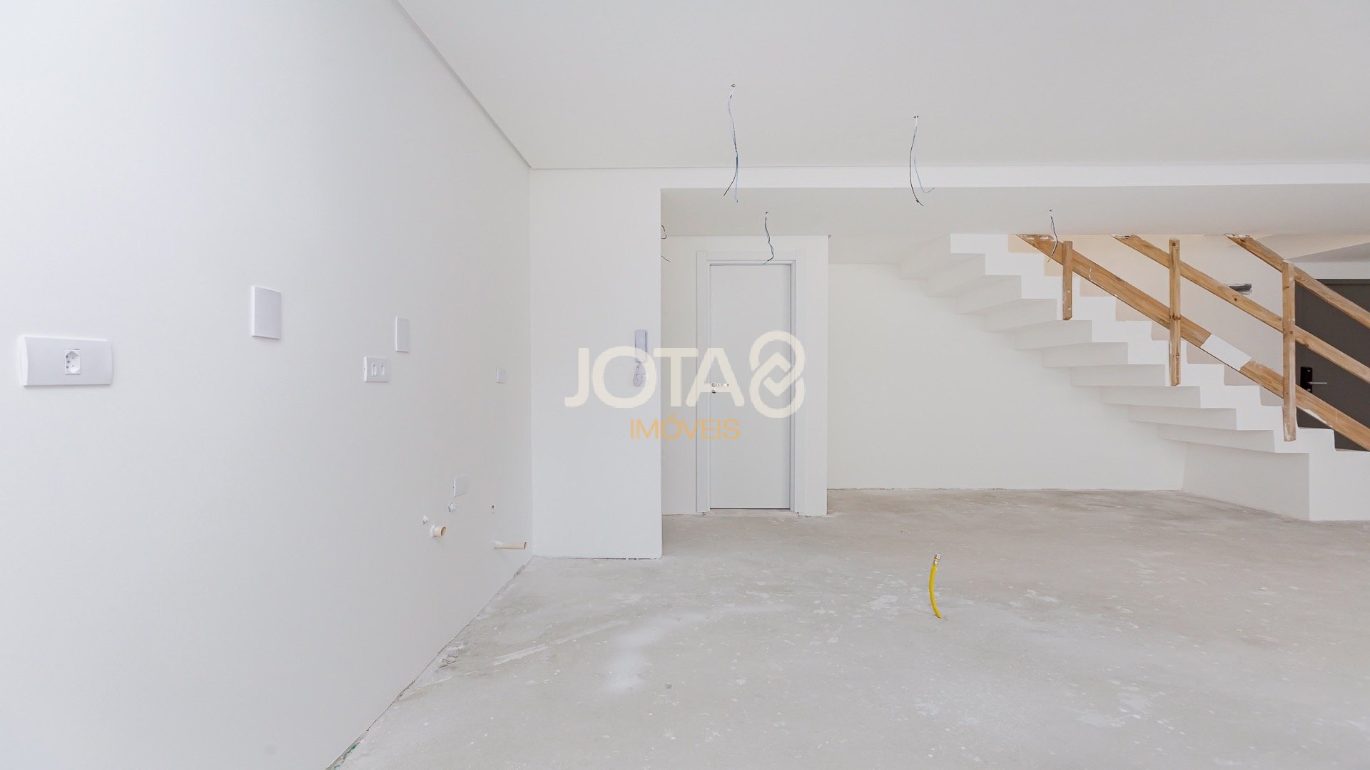APARTAMENTO DUPLEX NO BATEL