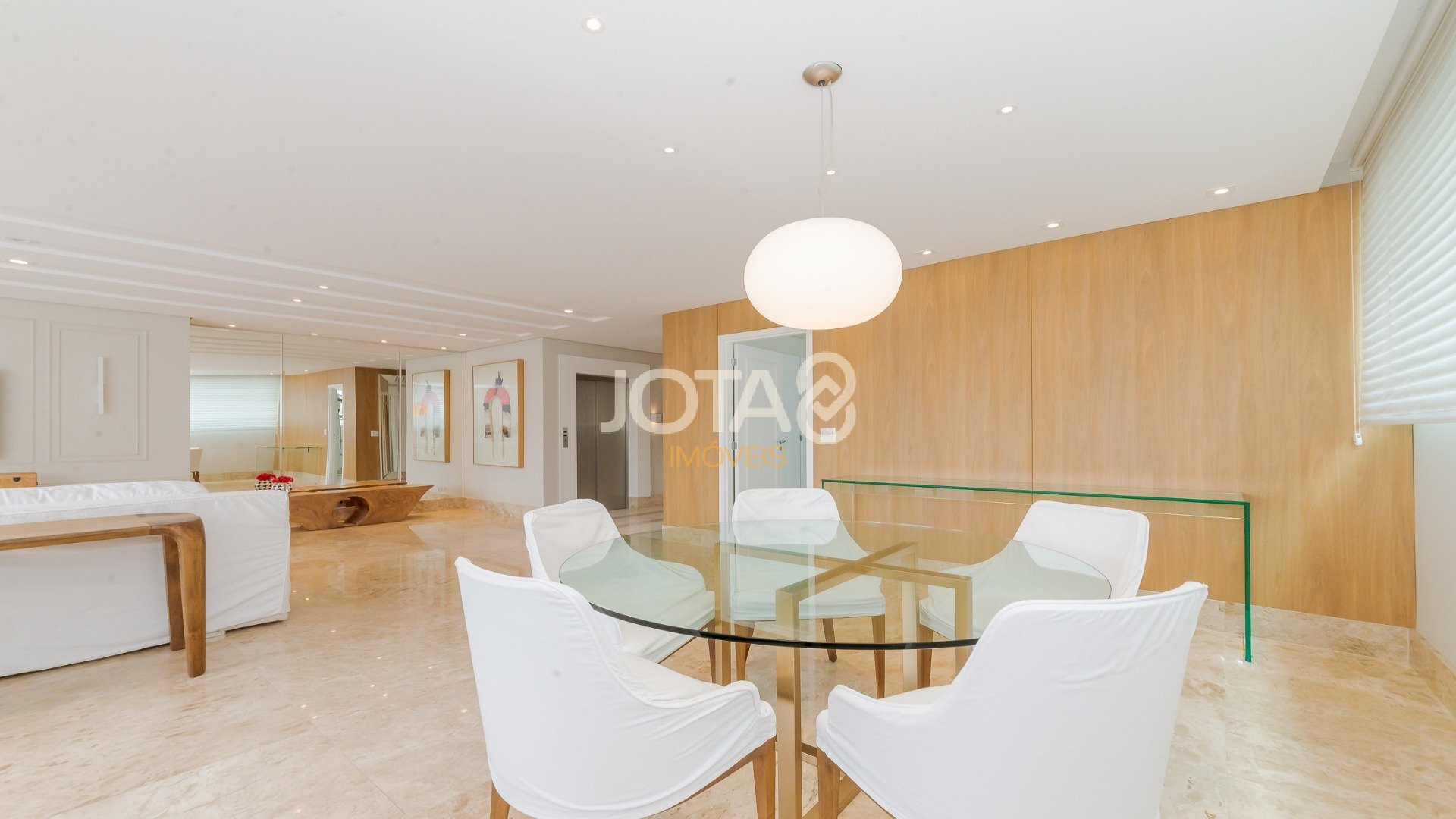 APARTAMENTO COM 3 SUÍTES NO BATEL
