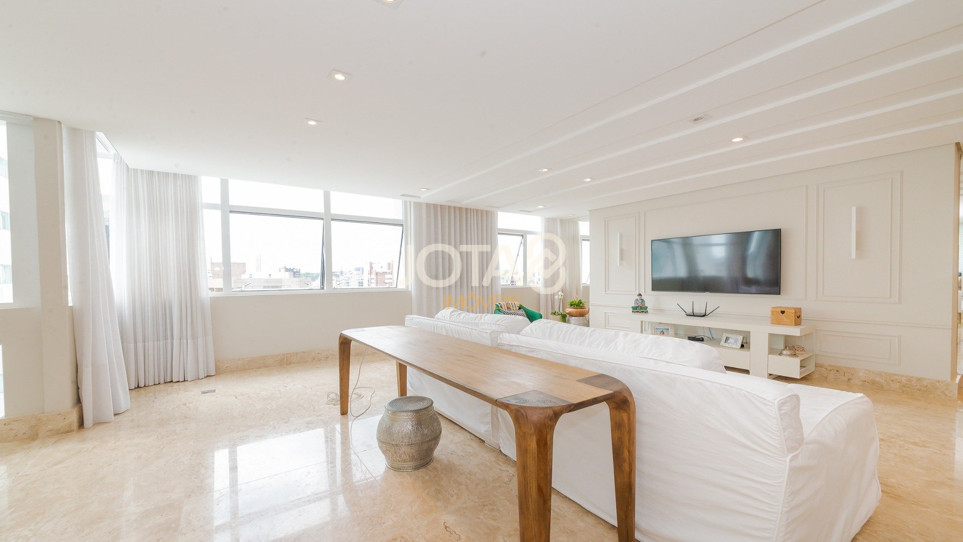 APARTAMENTO COM 3 SUÍTES NO BATEL