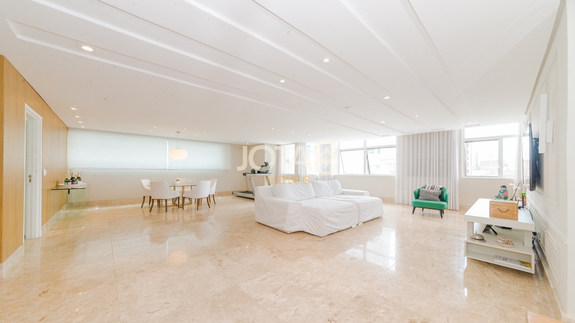 APARTAMENTO COM 3 SUÍTES NO BATEL