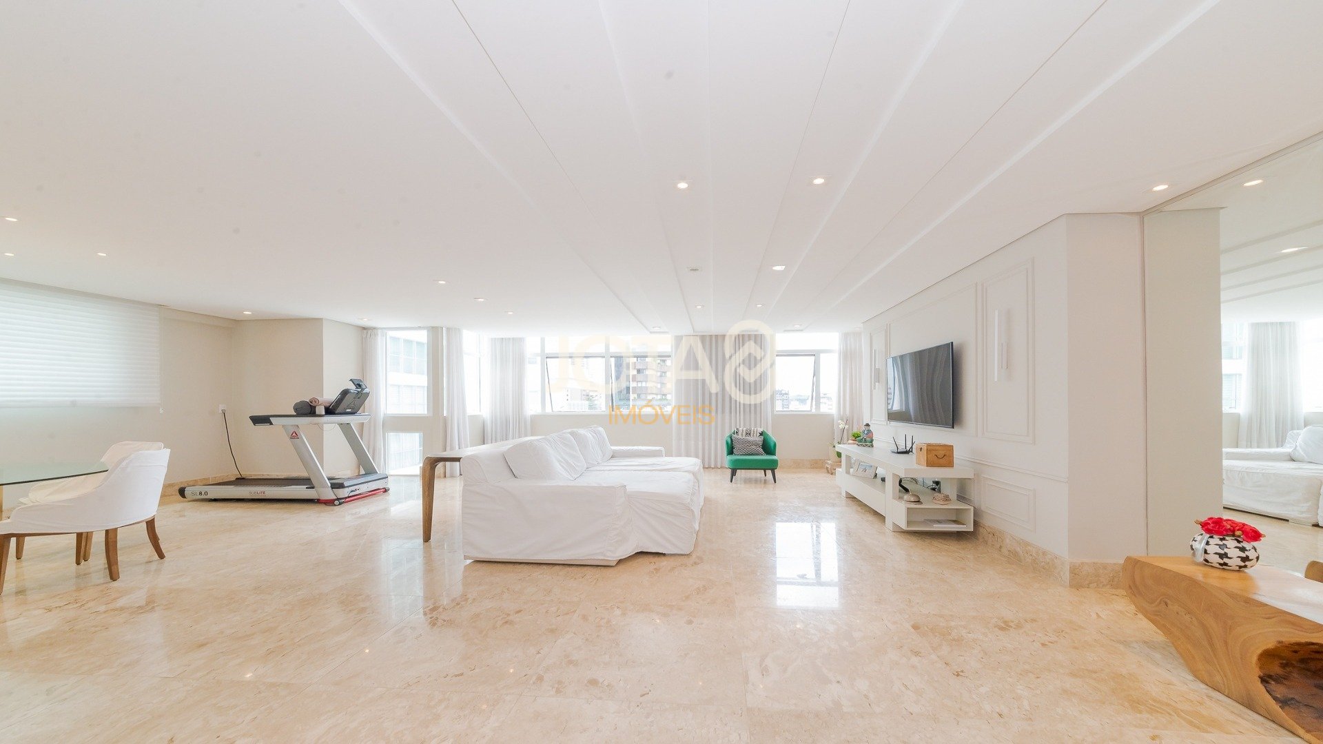 APARTAMENTO COM 3 SUÍTES NO BATEL