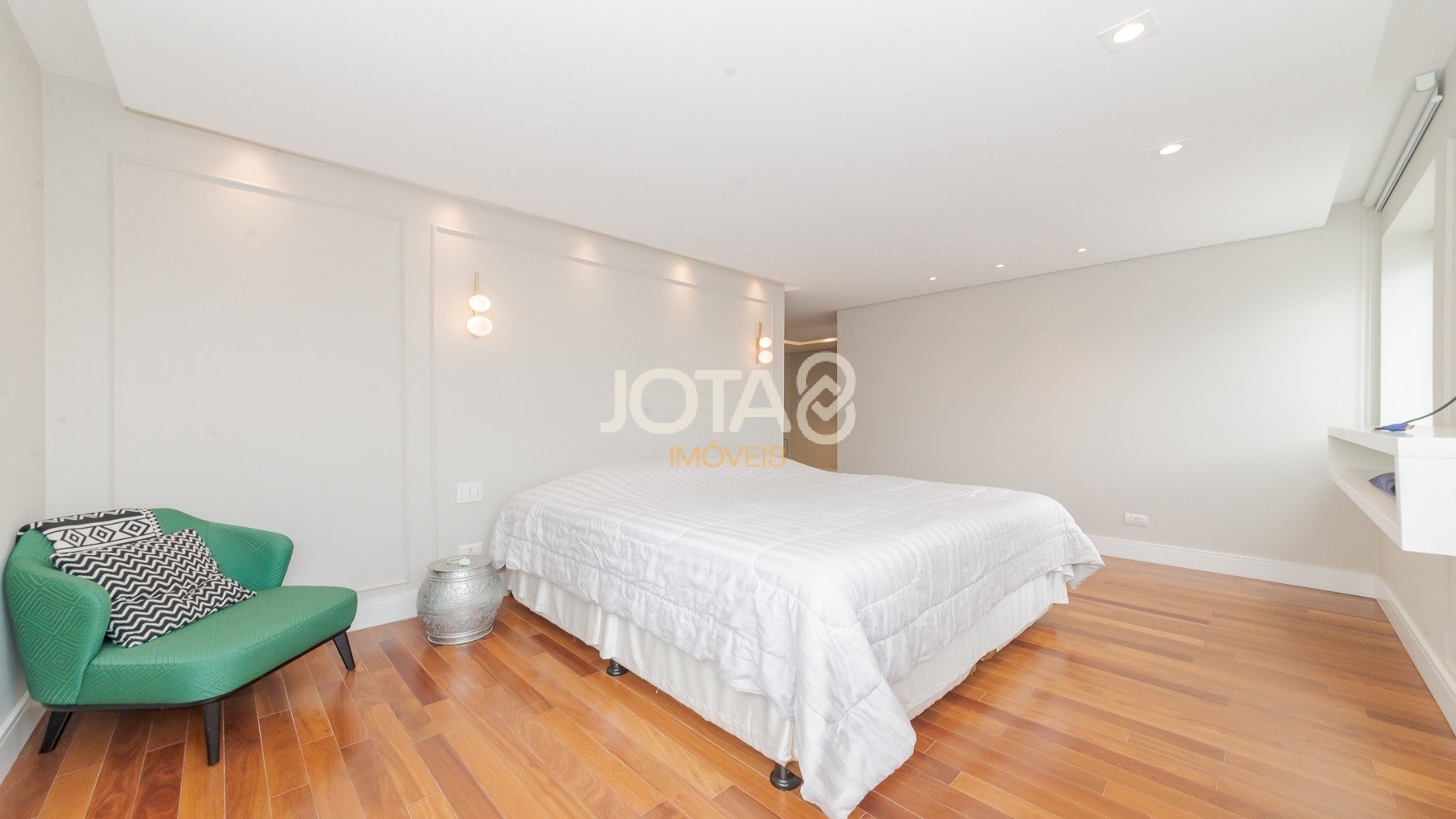 APARTAMENTO COM 3 SUÍTES NO BATEL