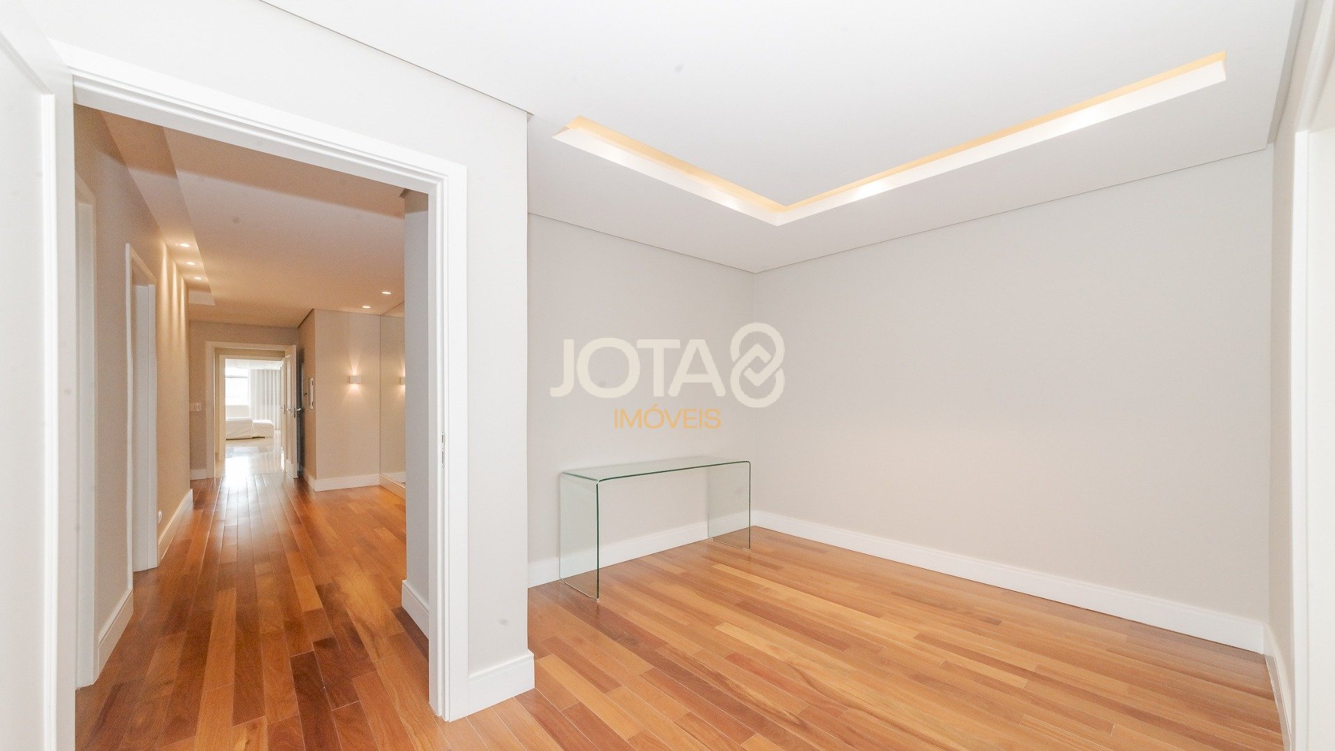 APARTAMENTO COM 3 SUÍTES NO BATEL