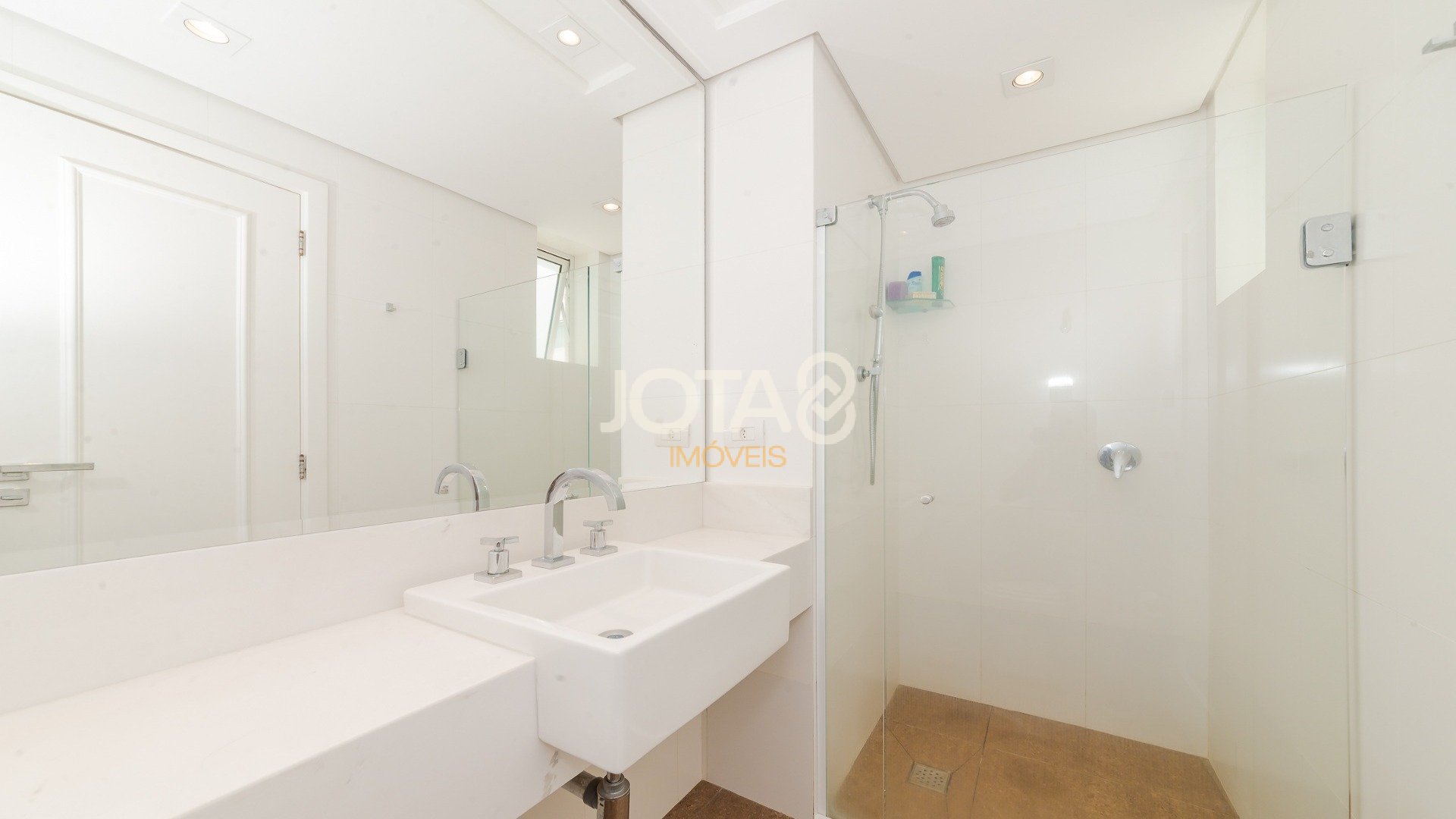 APARTAMENTO COM 3 SUÍTES NO BATEL