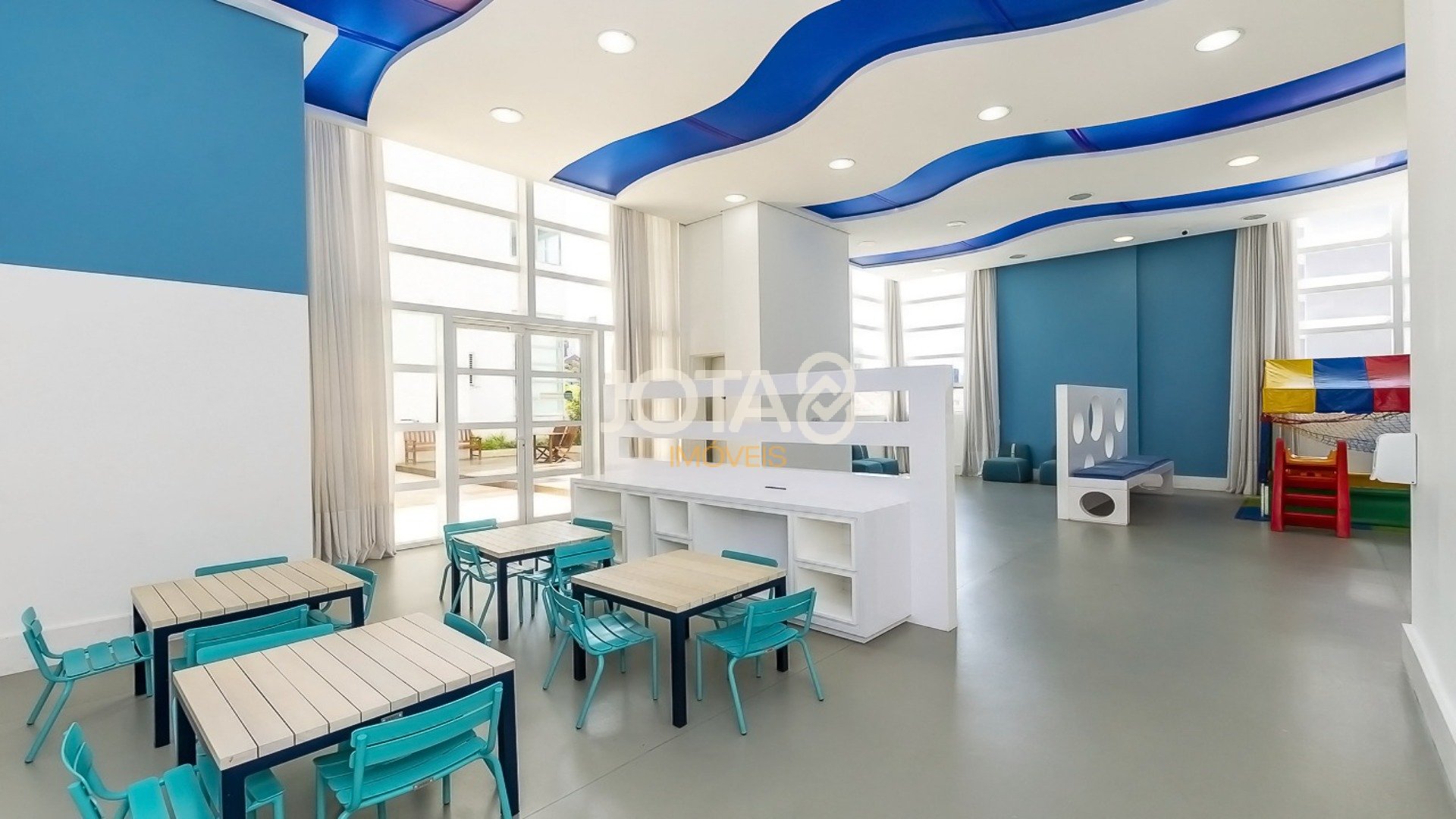 APARTAMENTO COM 3 SUÍTES NO BATEL