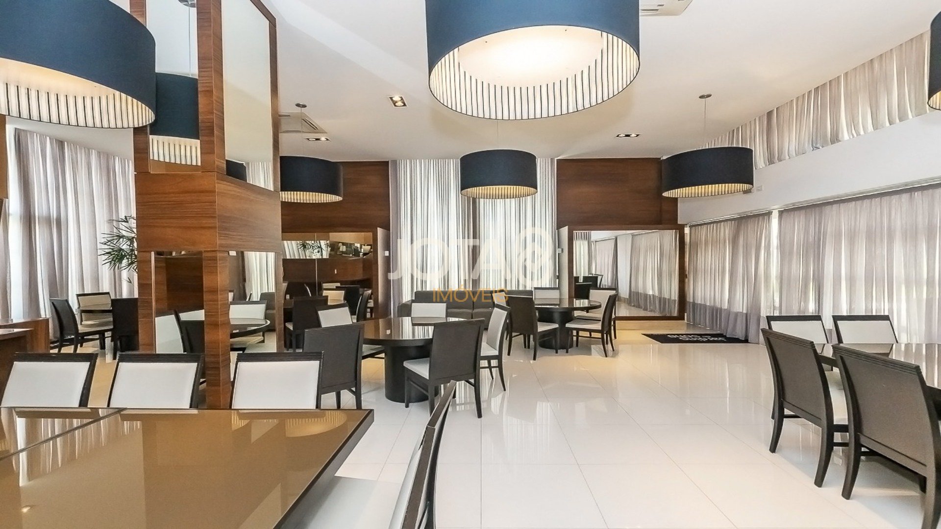 APARTAMENTO COM 3 SUÍTES NO BATEL