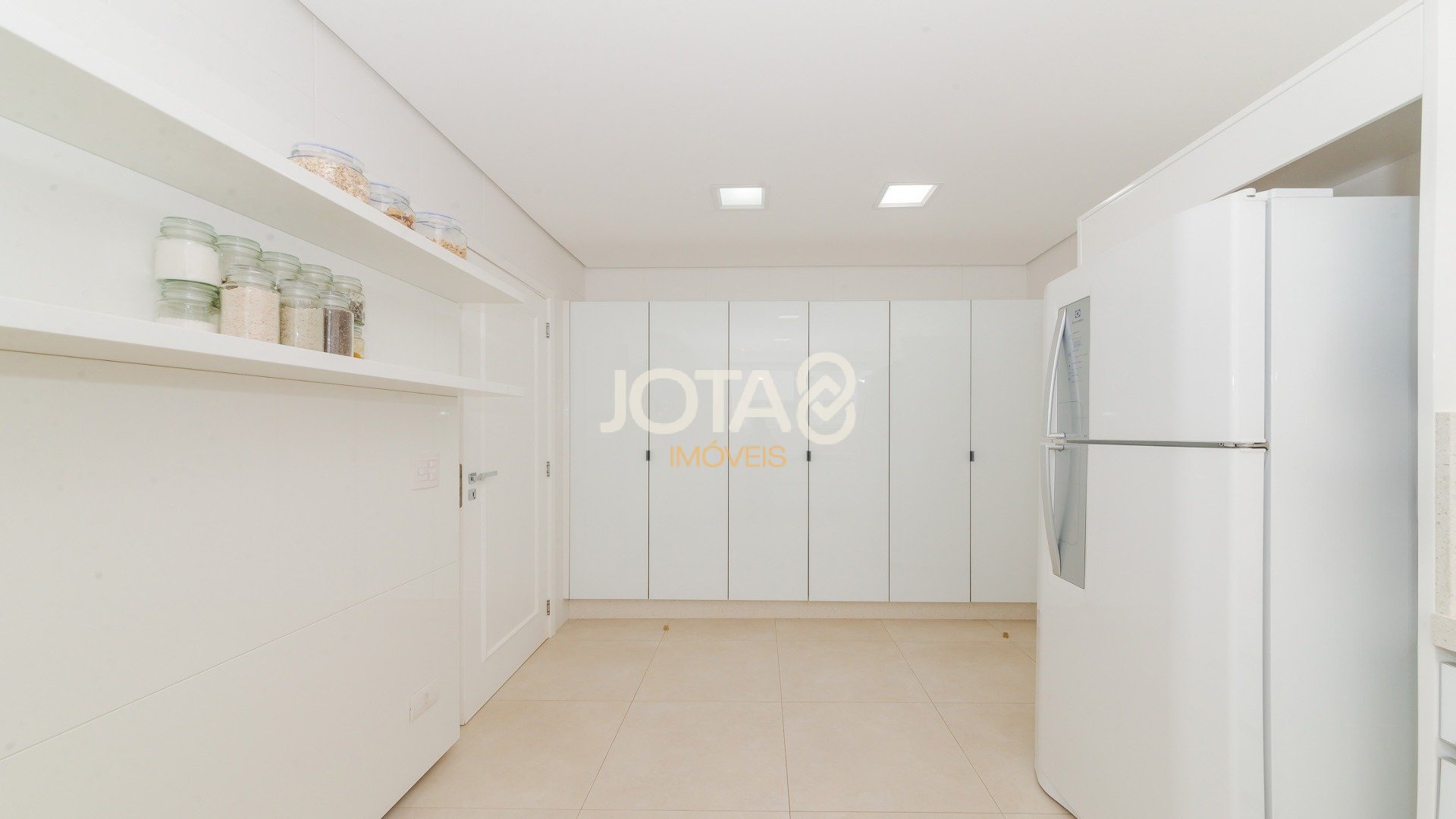 APARTAMENTO COM 3 SUÍTES NO BATEL