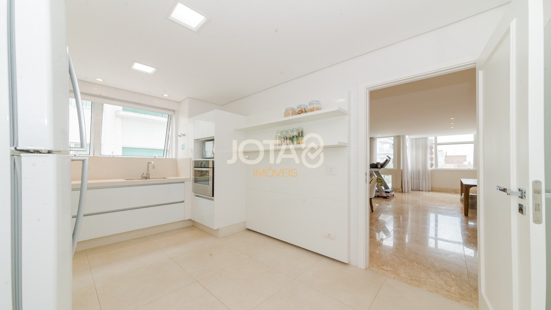 APARTAMENTO COM 3 SUÍTES NO BATEL