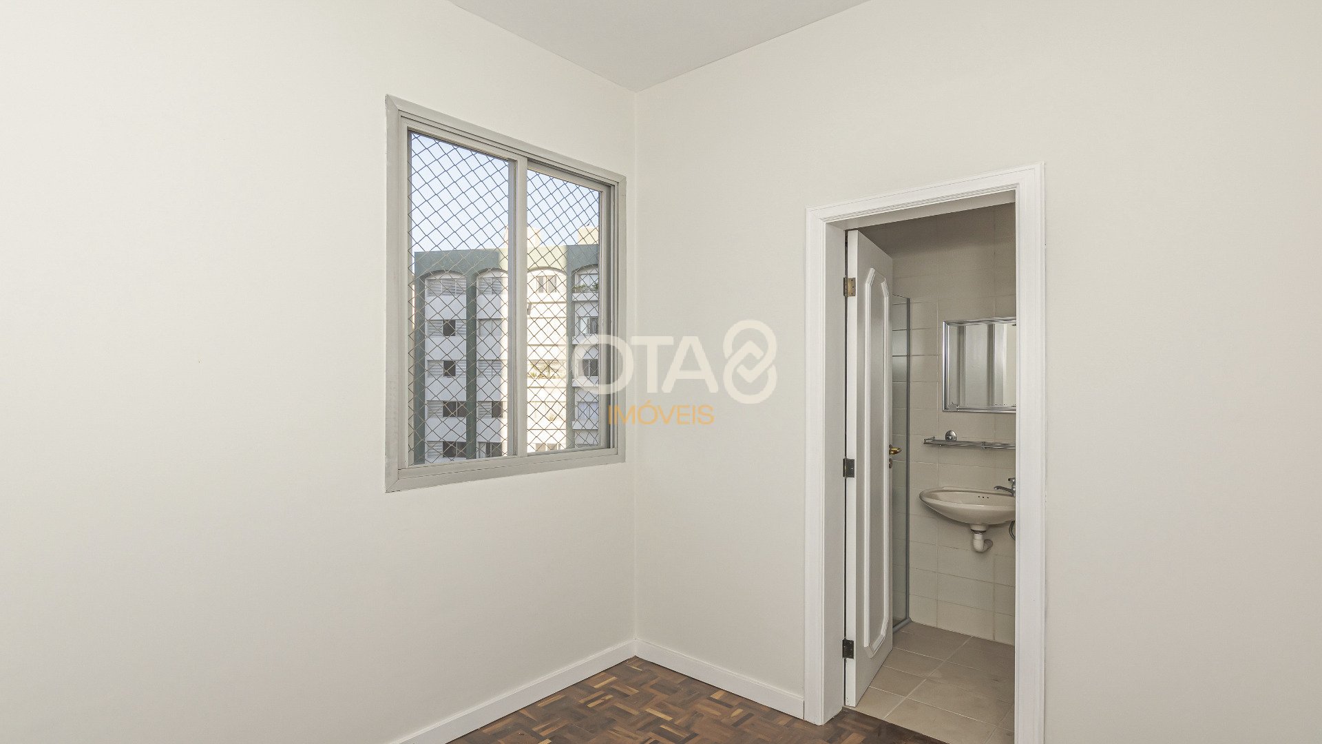 APARTAMENTO COM 4 QUARTOS NO BATEL