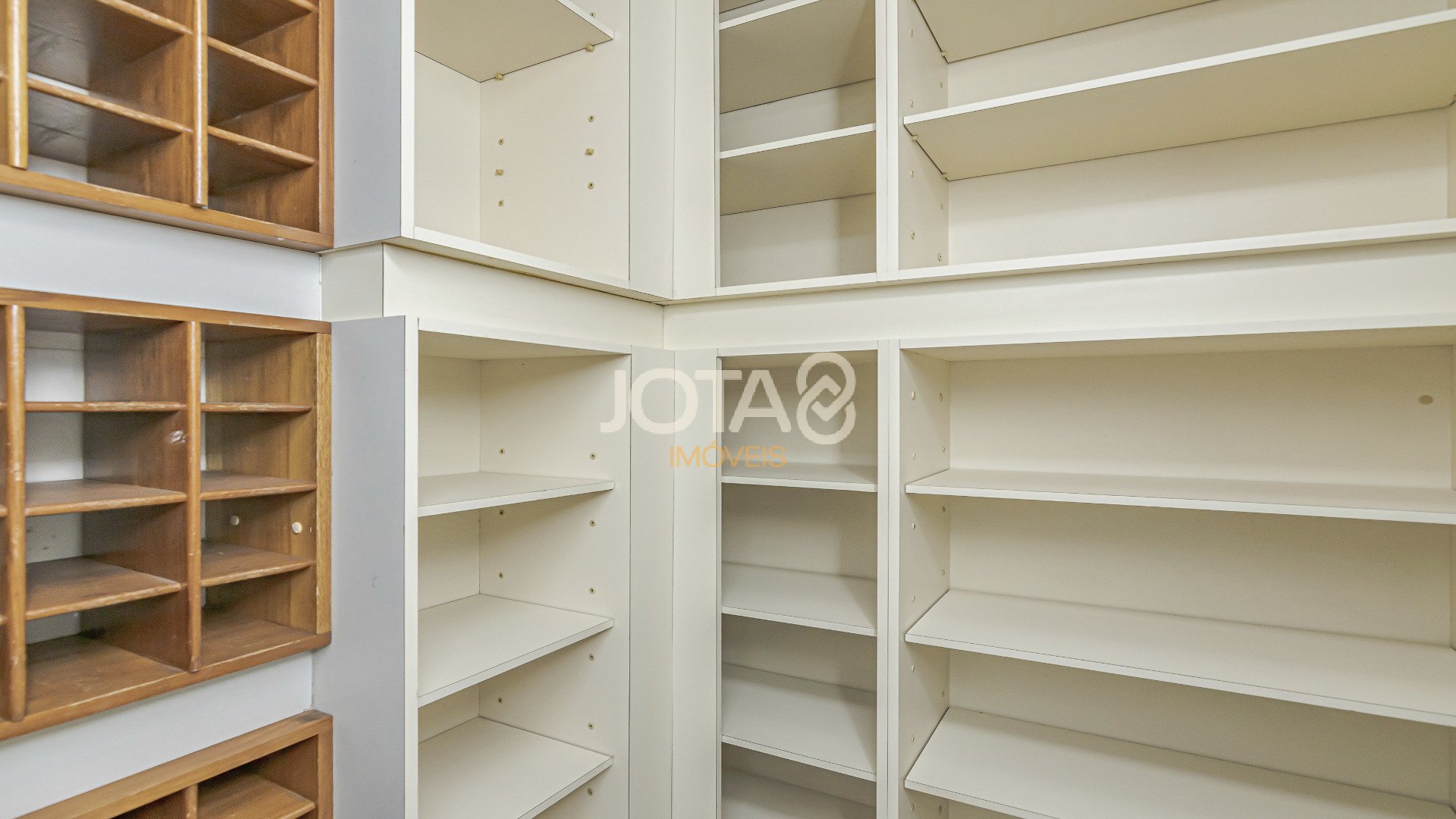 APARTAMENTO COM 4 QUARTOS NO BATEL