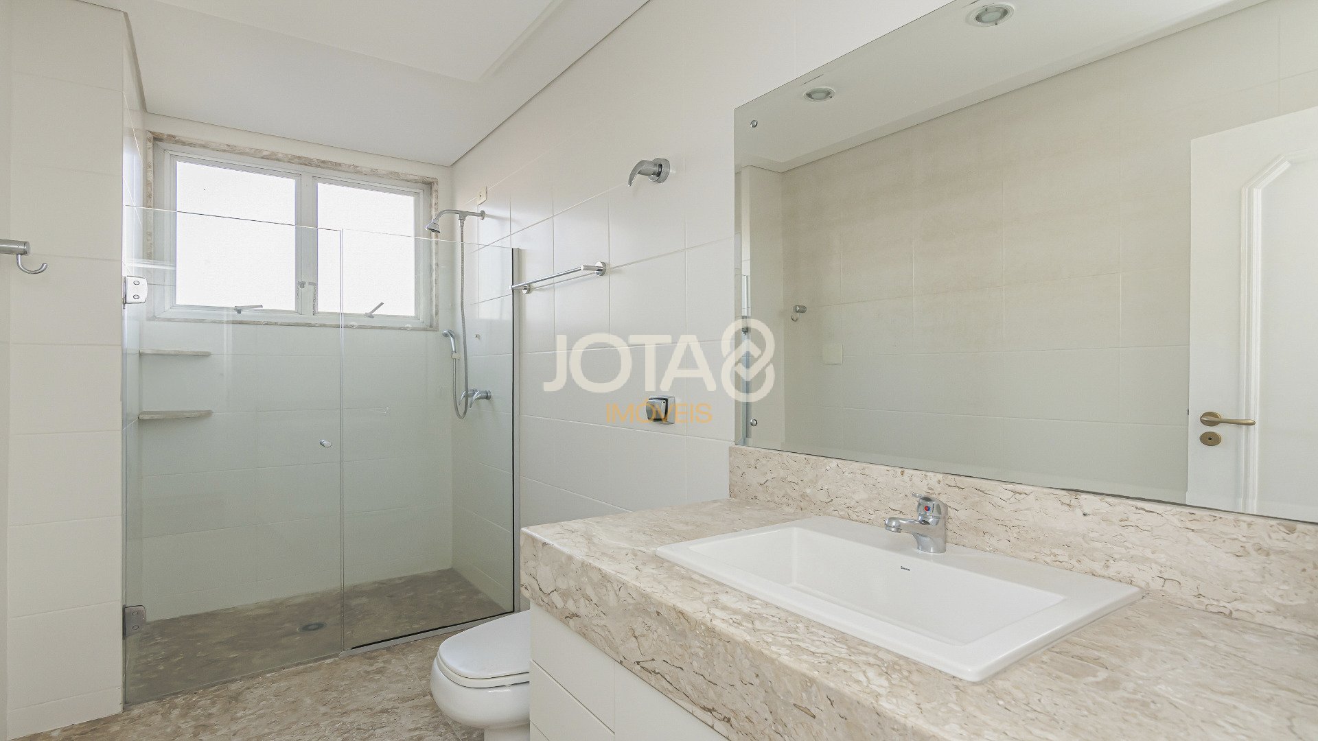 APARTAMENTO COM 4 QUARTOS NO BATEL
