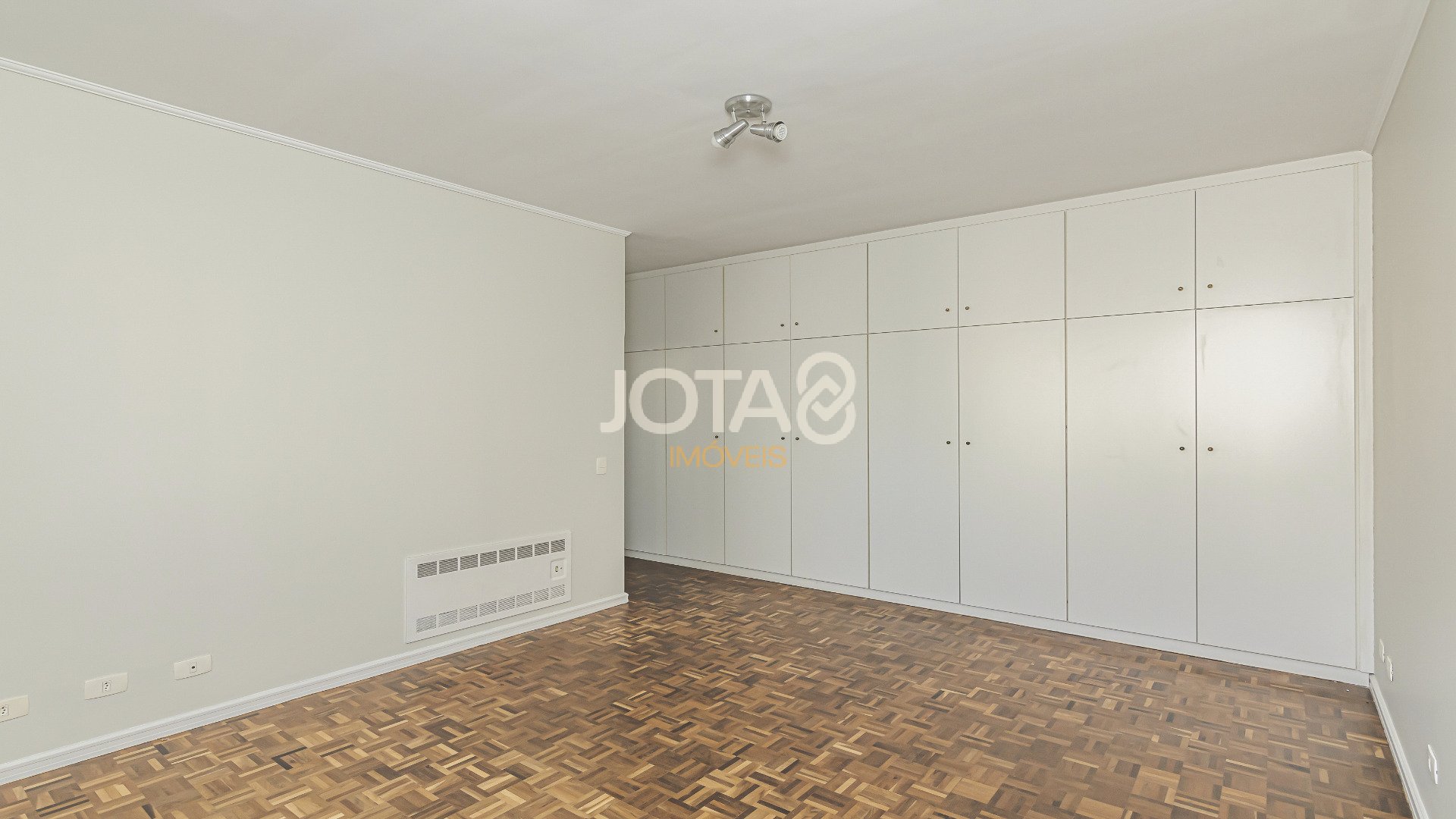 APARTAMENTO COM 4 QUARTOS NO BATEL