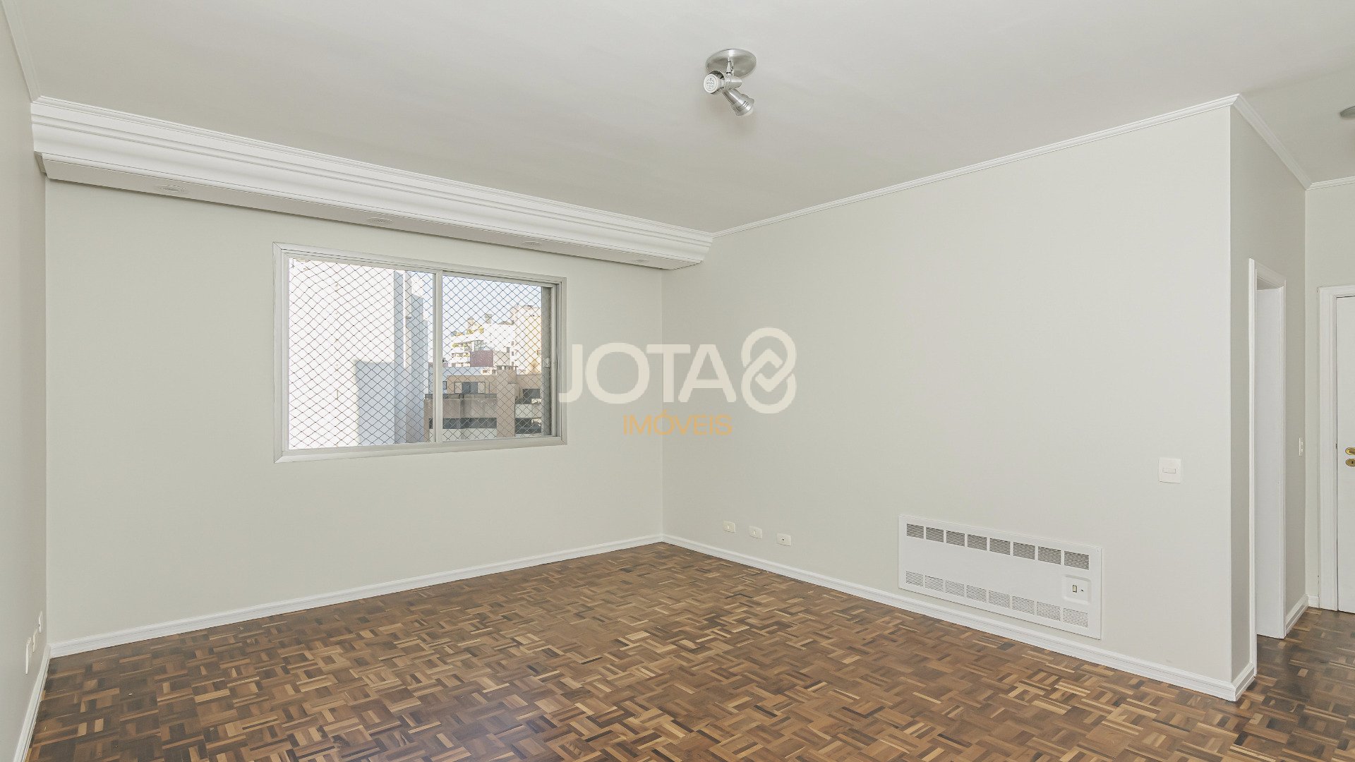 APARTAMENTO COM 4 QUARTOS NO BATEL