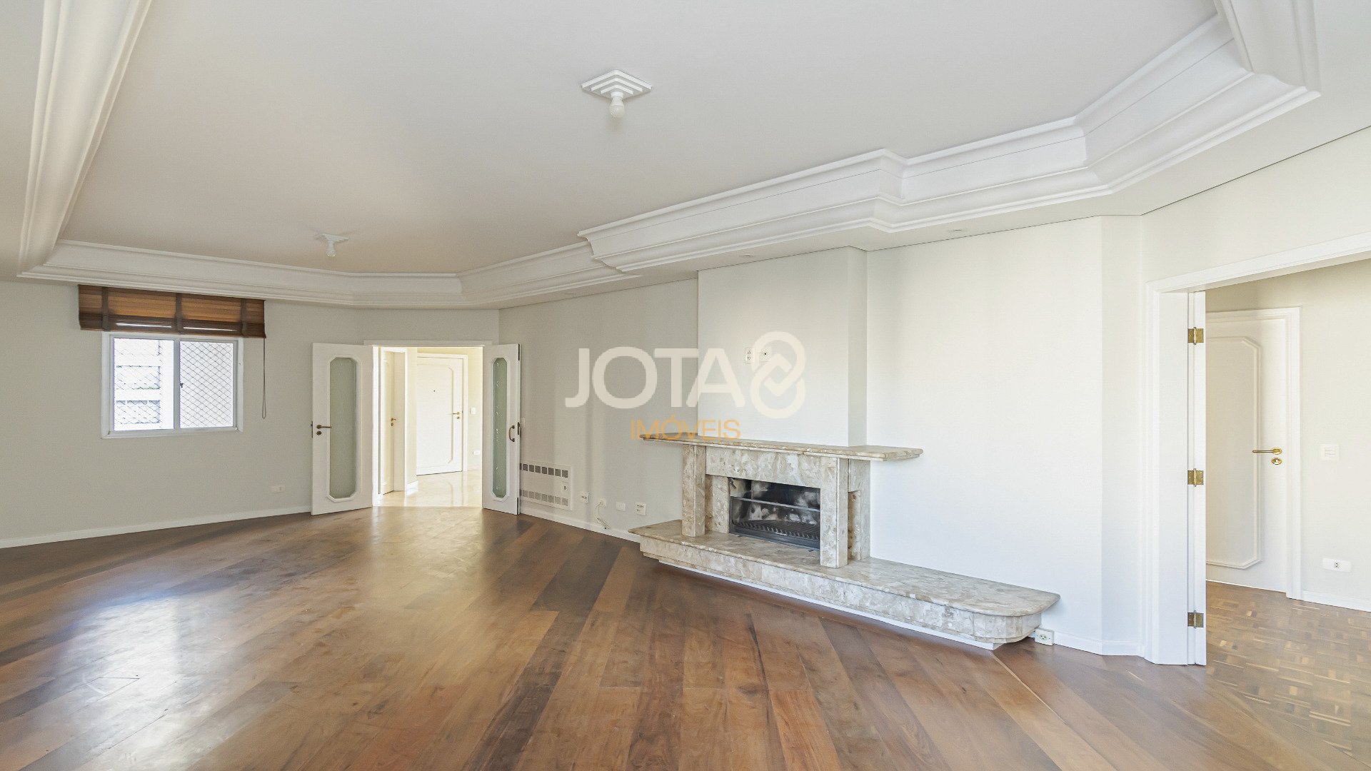 APARTAMENTO COM 4 QUARTOS NO BATEL