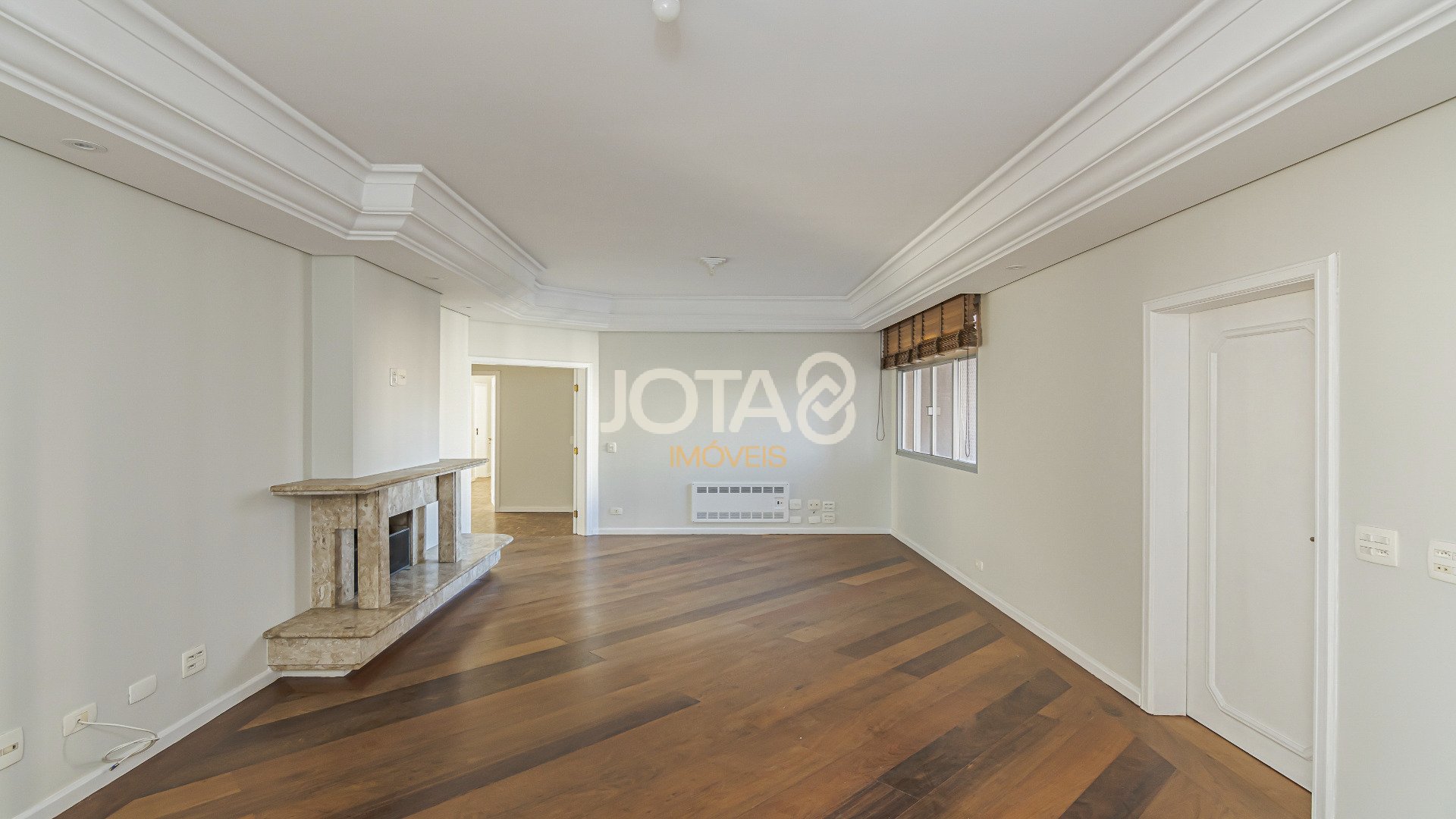 APARTAMENTO COM 4 QUARTOS NO BATEL