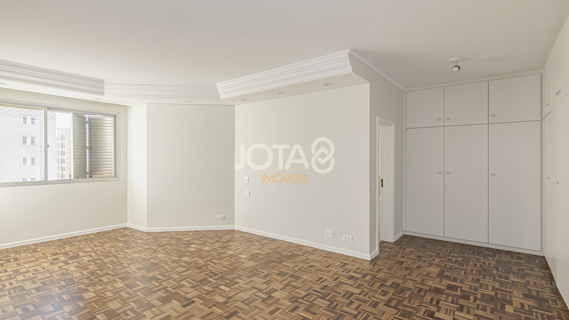 APARTAMENTO COM 4 QUARTOS NO BATEL