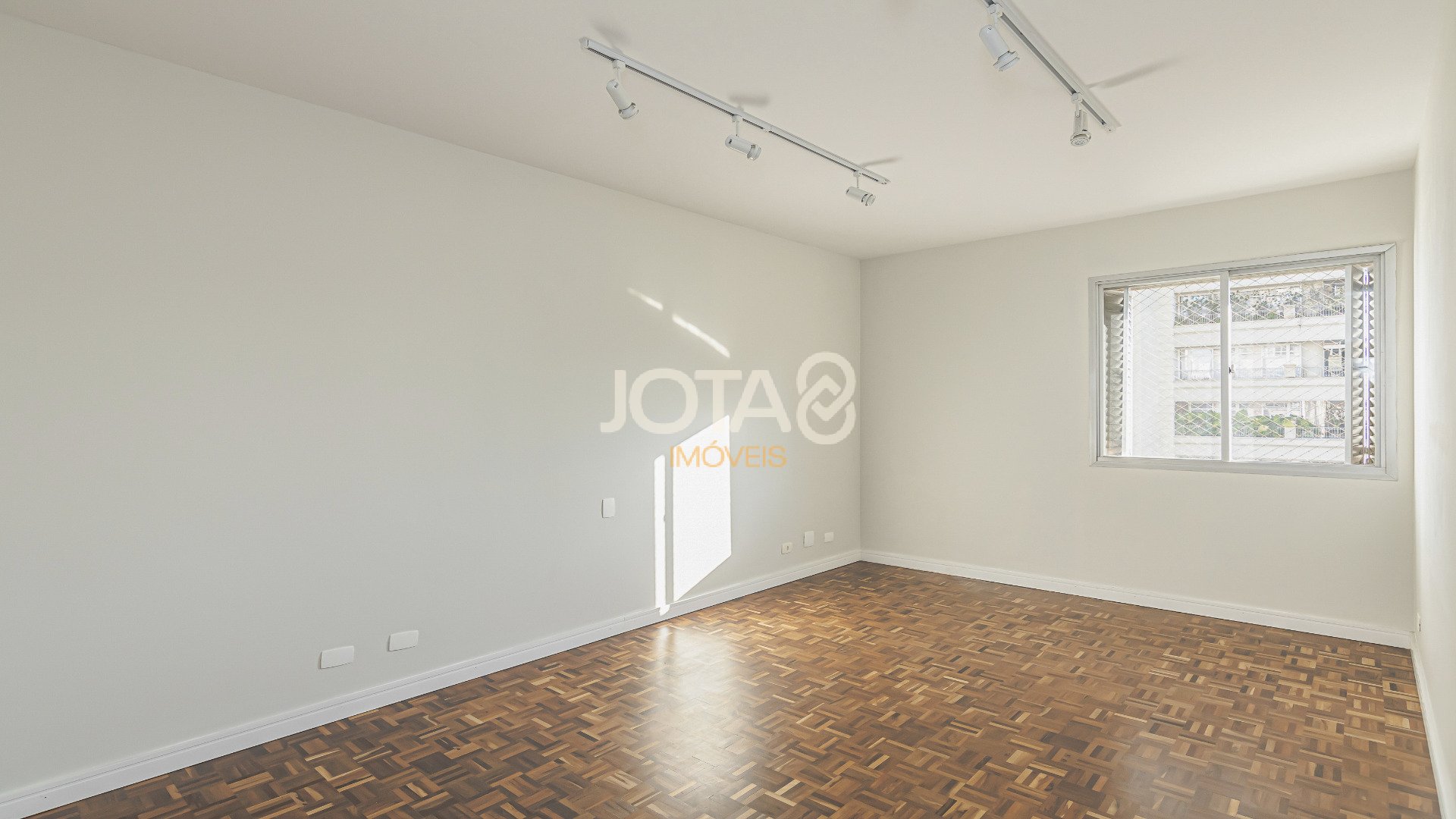 APARTAMENTO COM 4 QUARTOS NO BATEL