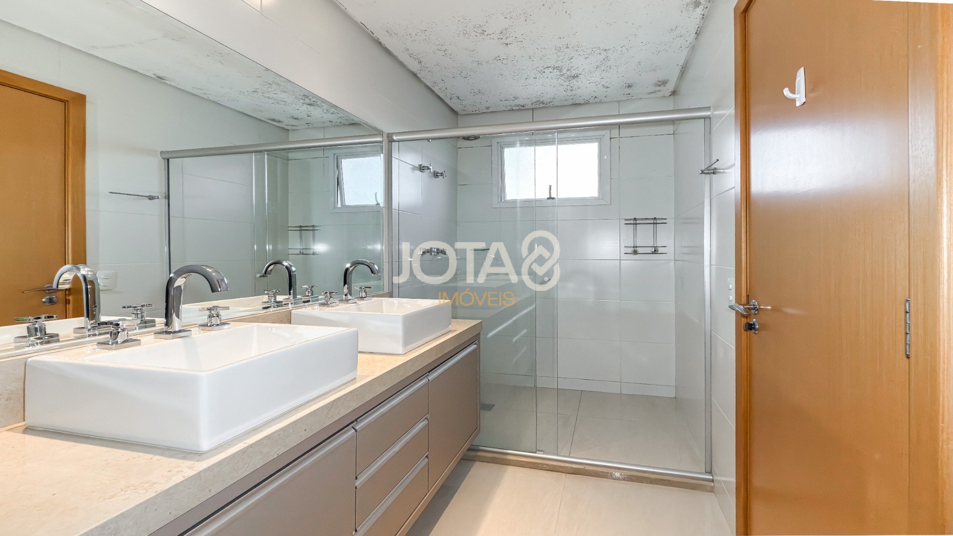 APARTAMENTO COM 3 SUÍTES E 3 VAGAS NO ECOVILLE