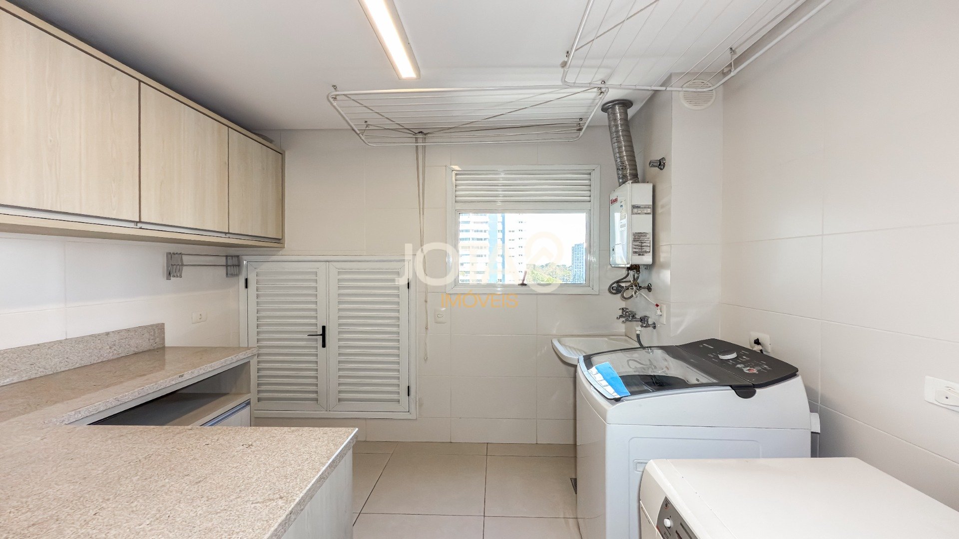 APARTAMENTO COM 3 SUÍTES E 3 VAGAS NO ECOVILLE