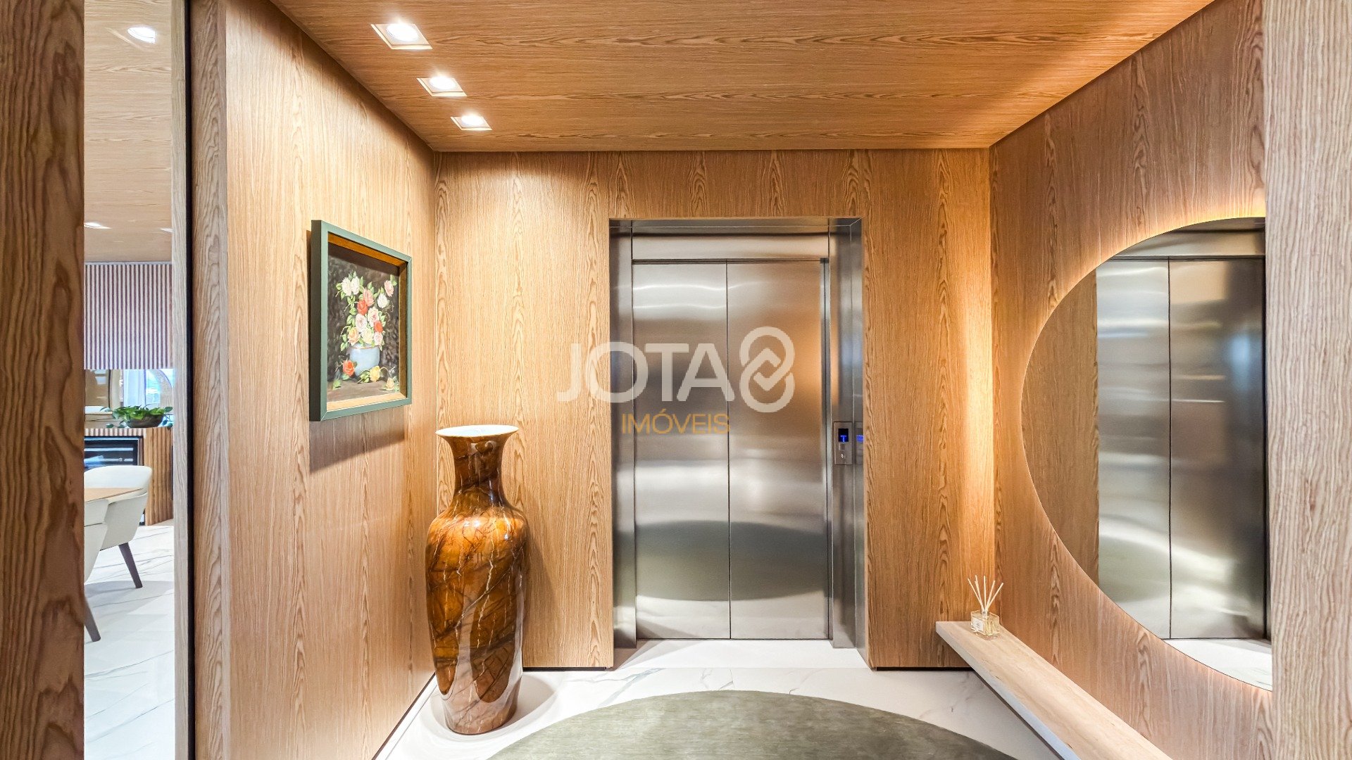 APTO LUXUOSO,  MOBILIADO, ANDAR ALTO