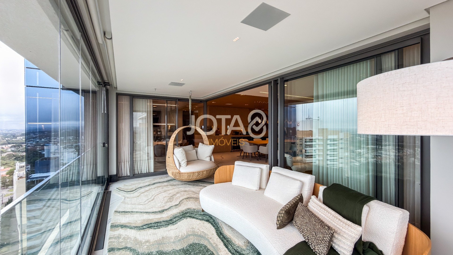 APTO LUXUOSO,  MOBILIADO, ANDAR ALTO